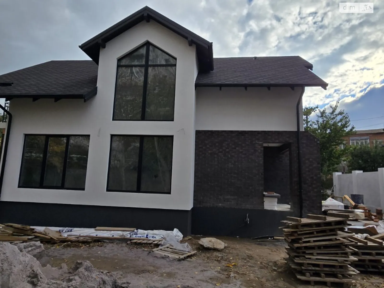 Продается дом на 2 этажа 135 кв. м с мансардой, цена: 199000 $ - фото 1