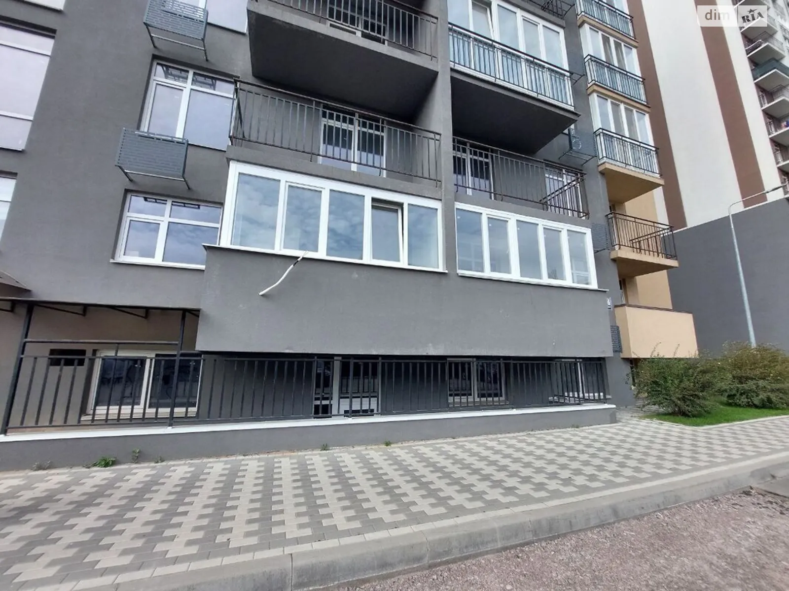 Продается офис 136 кв. м в бизнес-центре, цена: 115000 $ - фото 1