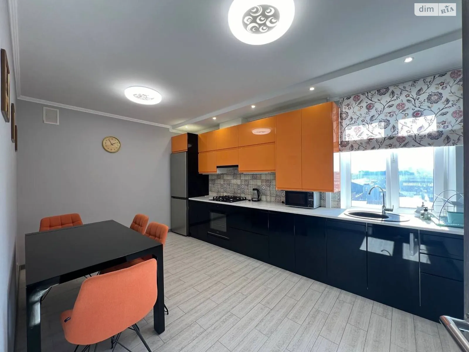 Продается 2-комнатная квартира 71 кв. м в Ивано-Франковске, ул. Андрея Мельника, 10 - фото 1