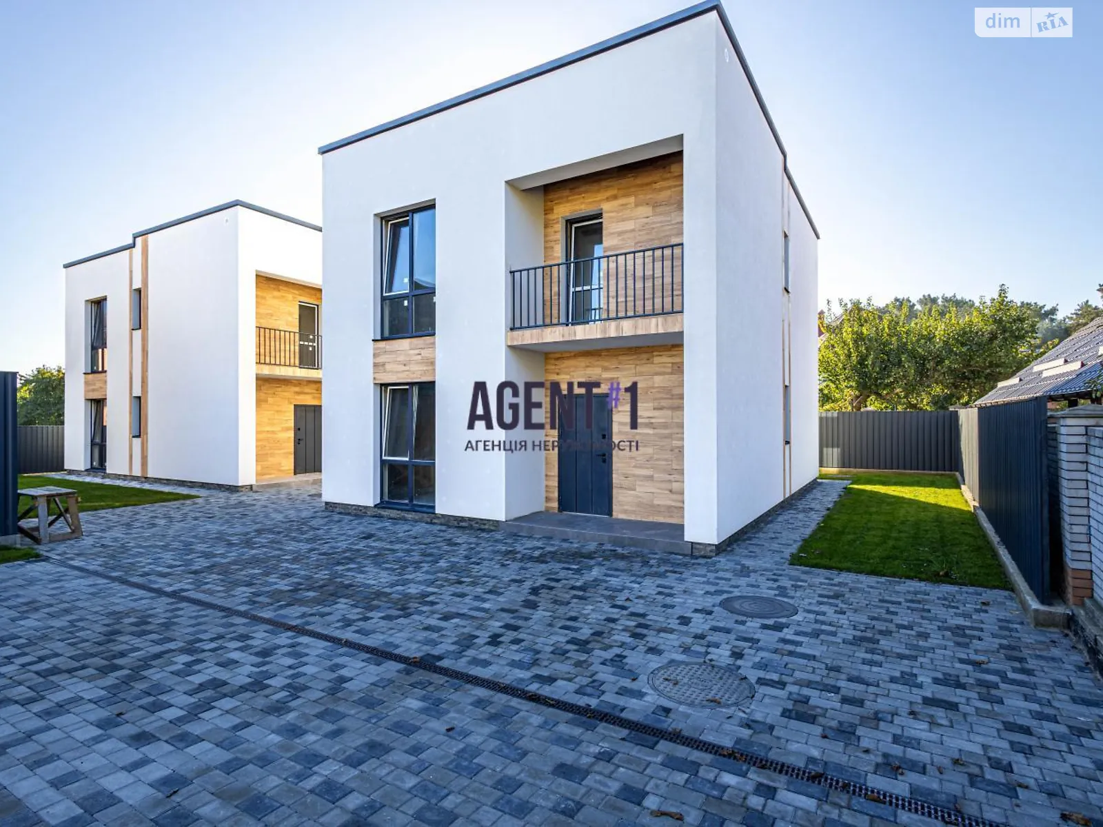 Продается дом на 2 этажа 112 кв. м с камином, цена: 112000 $ - фото 1