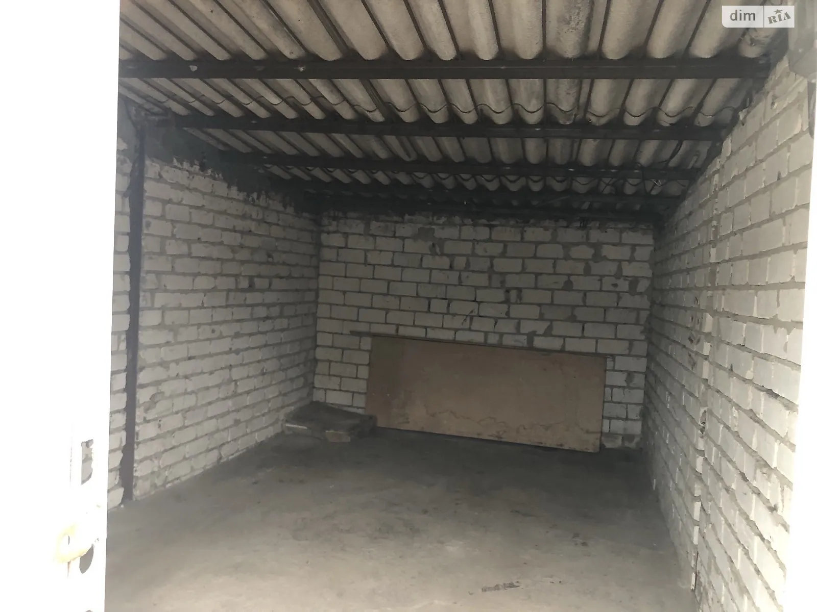 Продается место в гаражном кооперативе под легковое авто на 15 кв. м, цена: 6200 $ - фото 1