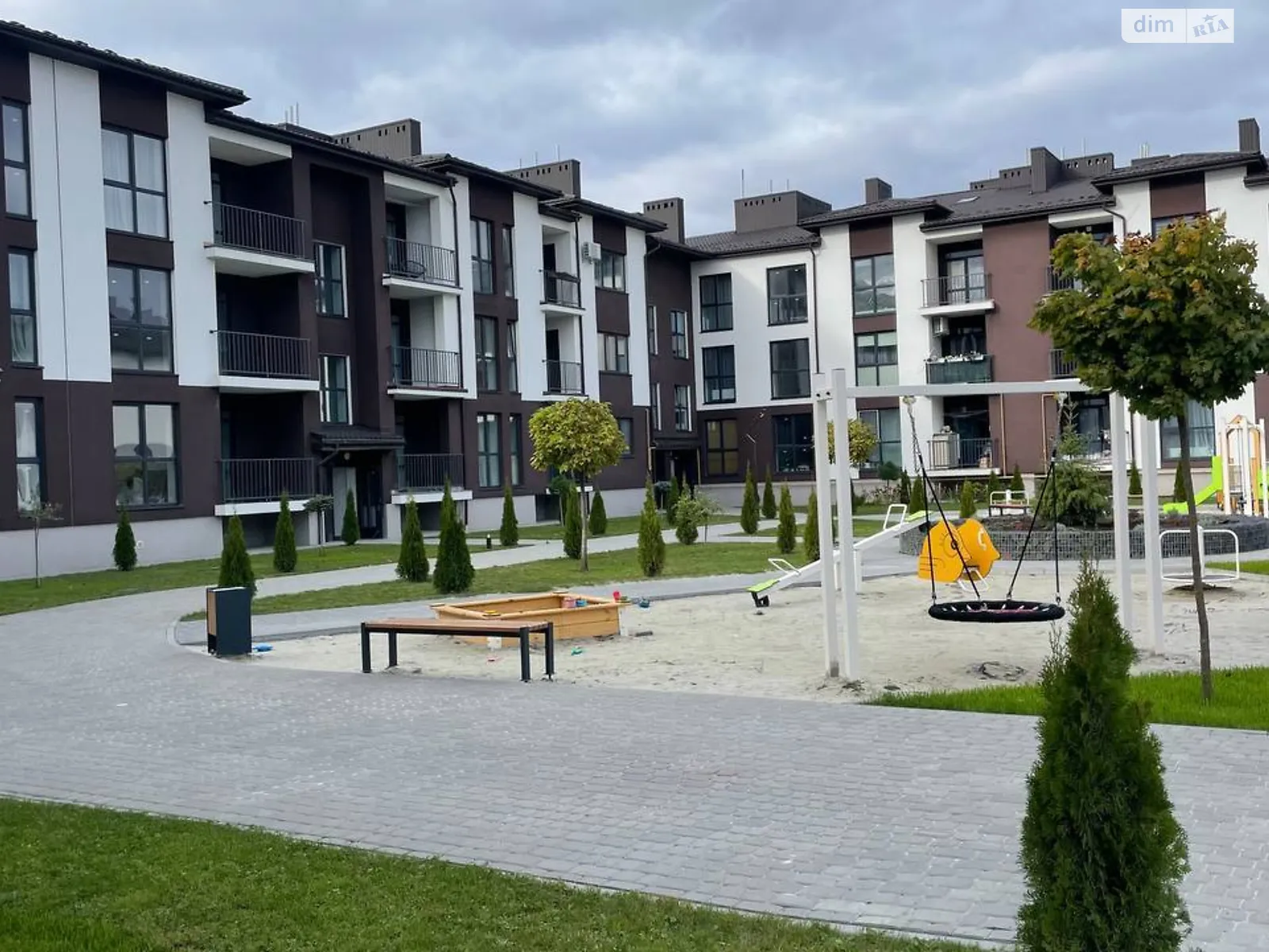 Продається 2-кімнатна квартира 69.6 кв. м у Солонці, вул. Роксоляни, 11 - фото 1