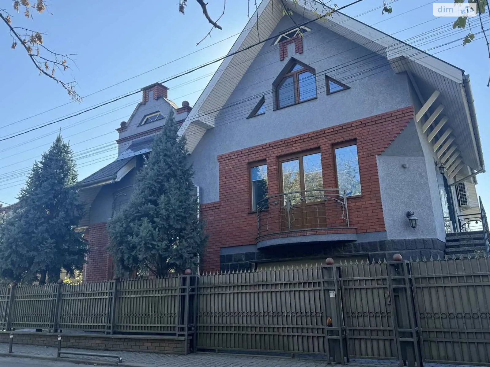 Продается дом на 3 этажа 292.9 кв. м с подвалом, цена: 490000 € - фото 1