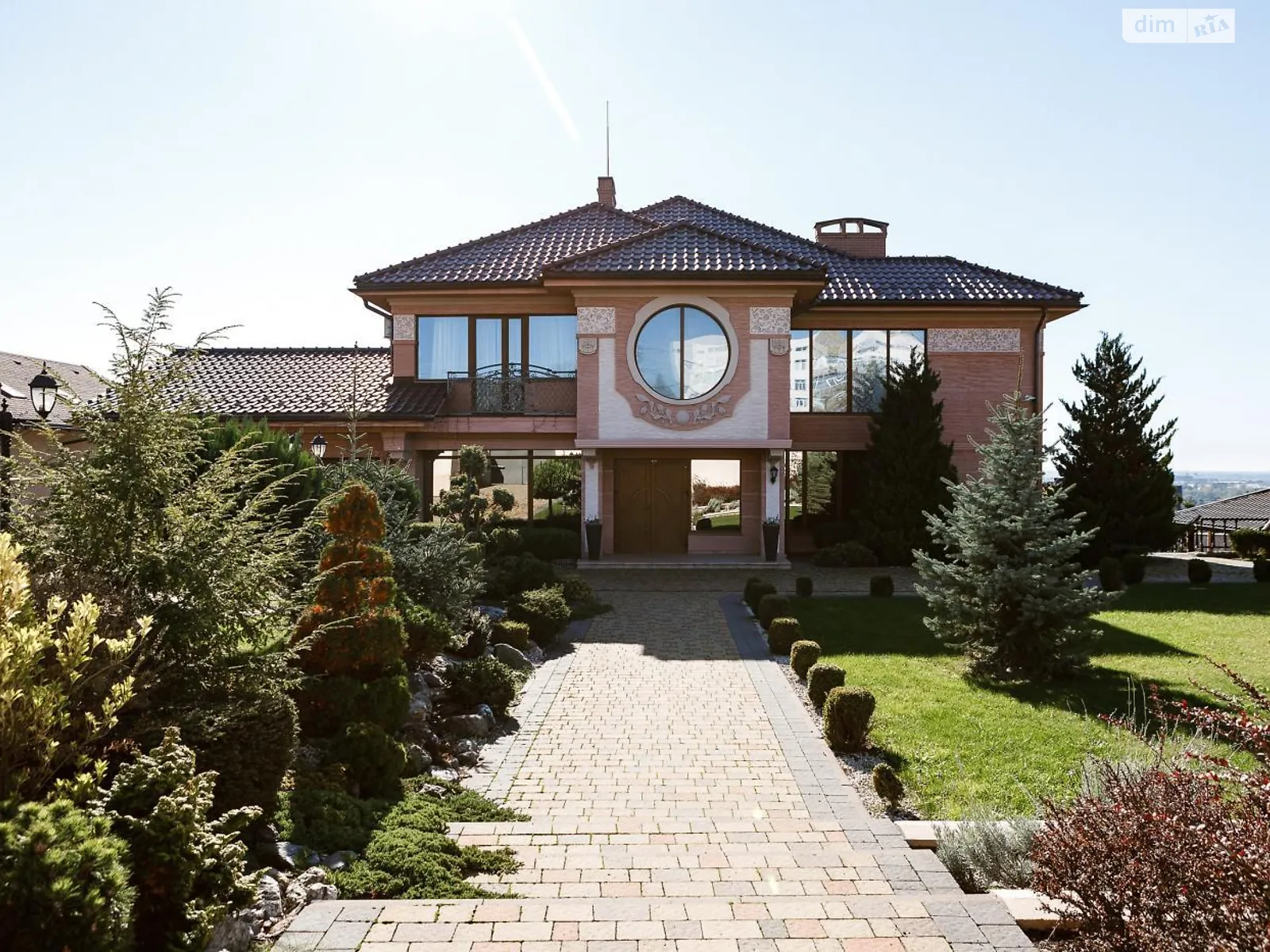 Продается дом на 3 этажа 630 кв. м с подвалом, цена: 1290000 $ - фото 1