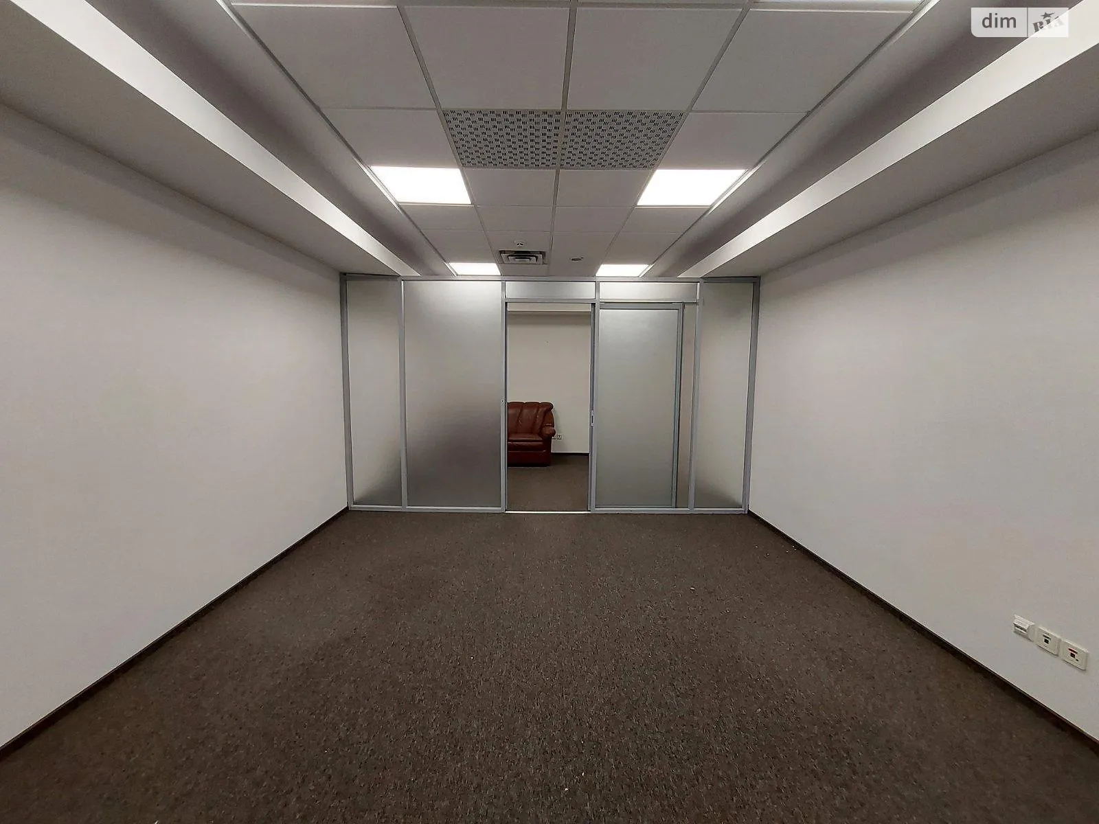 Сдается в аренду офис 78 кв. м в бизнес-центре, цена: 1700 $ - фото 1
