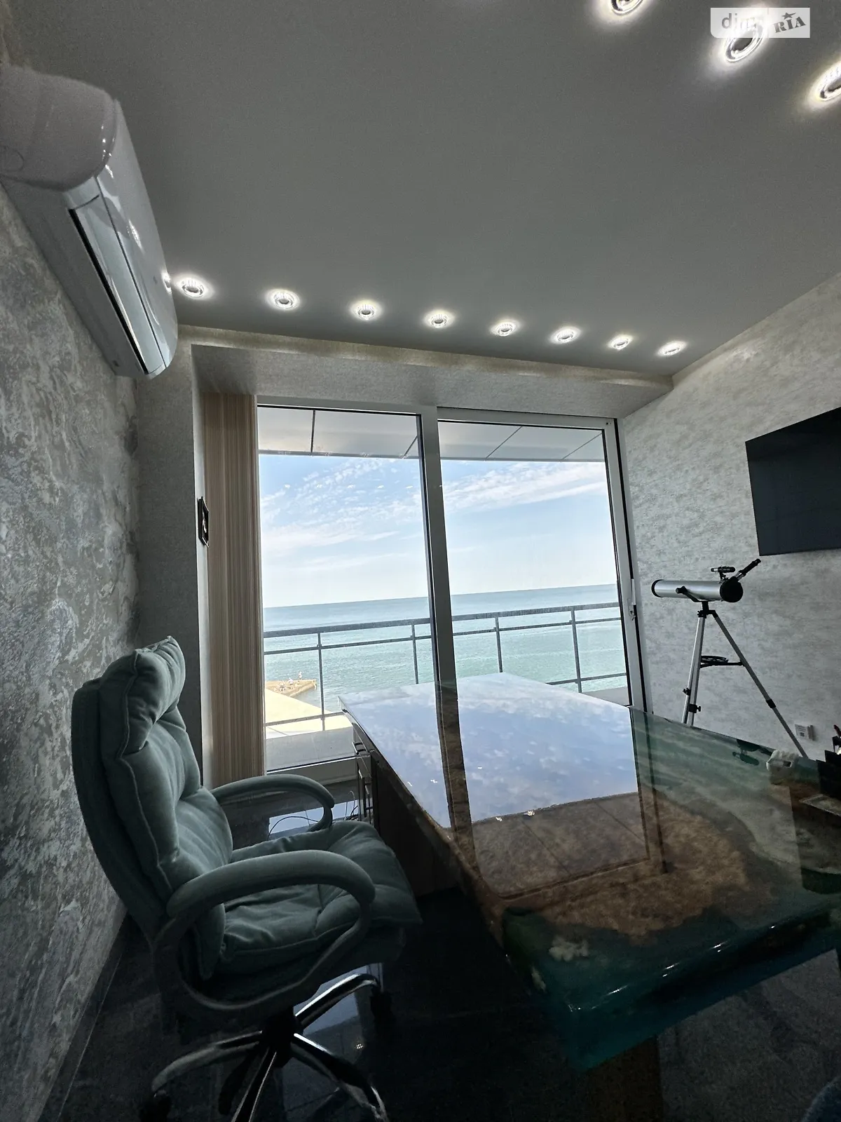 Продается офис 163 кв. м в бизнес-центре, цена: 310000 $ - фото 1