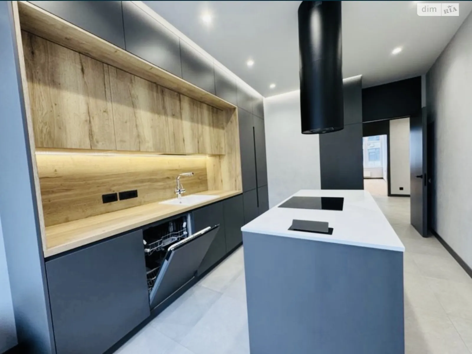 Продается 3-комнатная квартира 108 кв. м в Одессе, ул. Валерия Самофалова, 16А/2 - фото 1