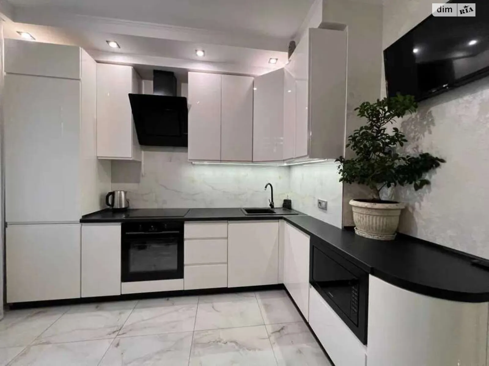 Продається 1-кімнатна квартира 42.7 кв. м у Києві, вул. Драгоманова, 6/1 - фото 1