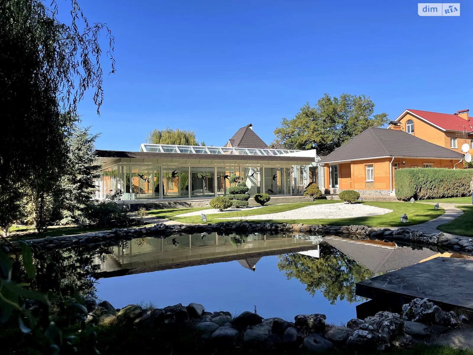 Продается дом на 2 этажа 200 кв. м с камином, цена: 330000 $ - фото 1