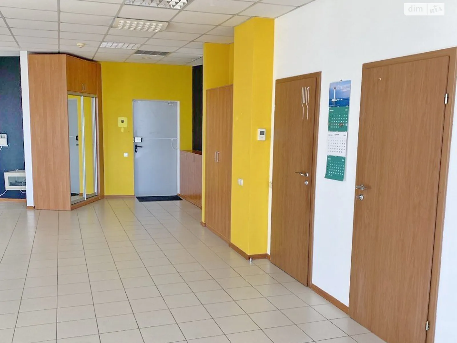 Сдается в аренду офис 95.4 кв. м в бизнес-центре, цена: 480 $ - фото 1