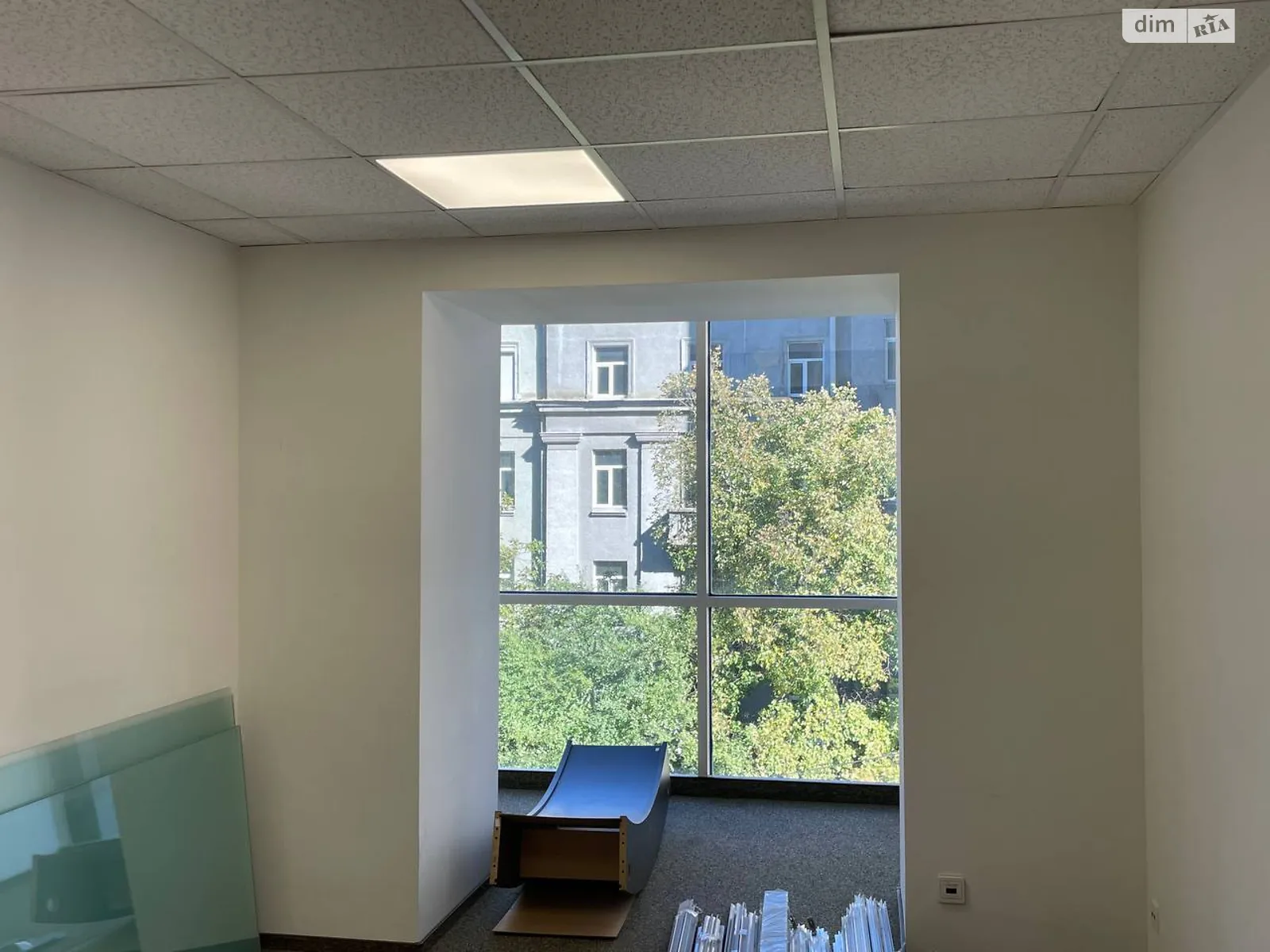 Сдается в аренду офис 150 кв. м в бизнес-центре, цена: 3300 $ - фото 1
