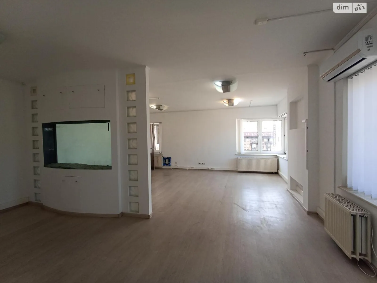 Сдается в аренду офис 71 кв. м в бизнес-центре, цена: 710 $ - фото 1