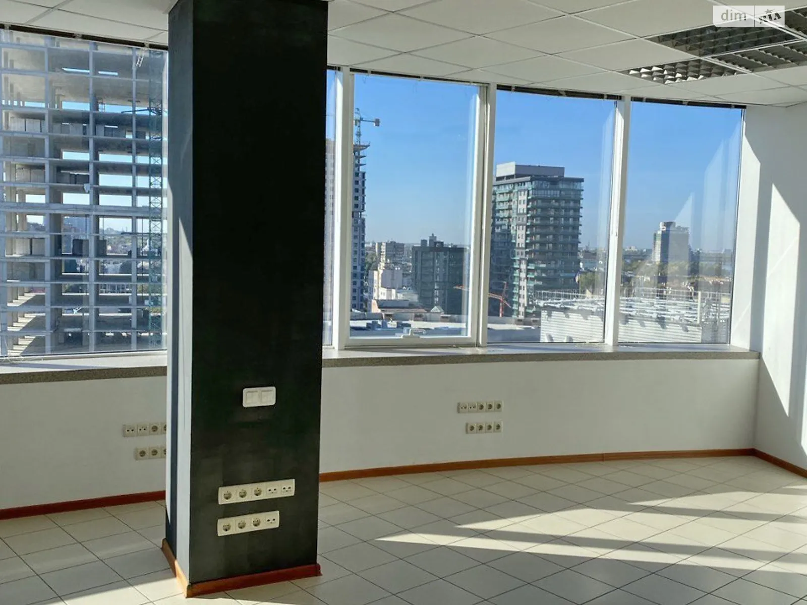 Сдается в аренду офис 95.4 кв. м в бизнес-центре, цена: 16000 грн - фото 1