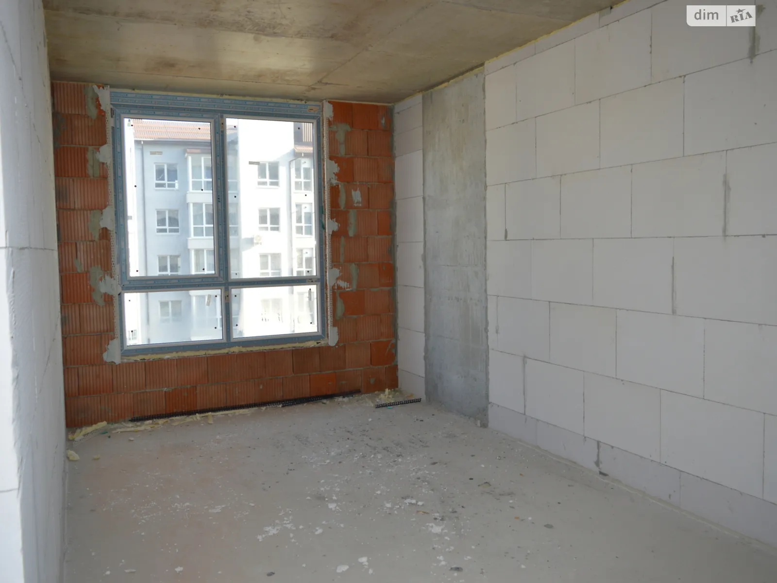 Продается 1-комнатная квартира 42 кв. м в Ивано-Франковске, ул. Химиков, 28 - фото 1