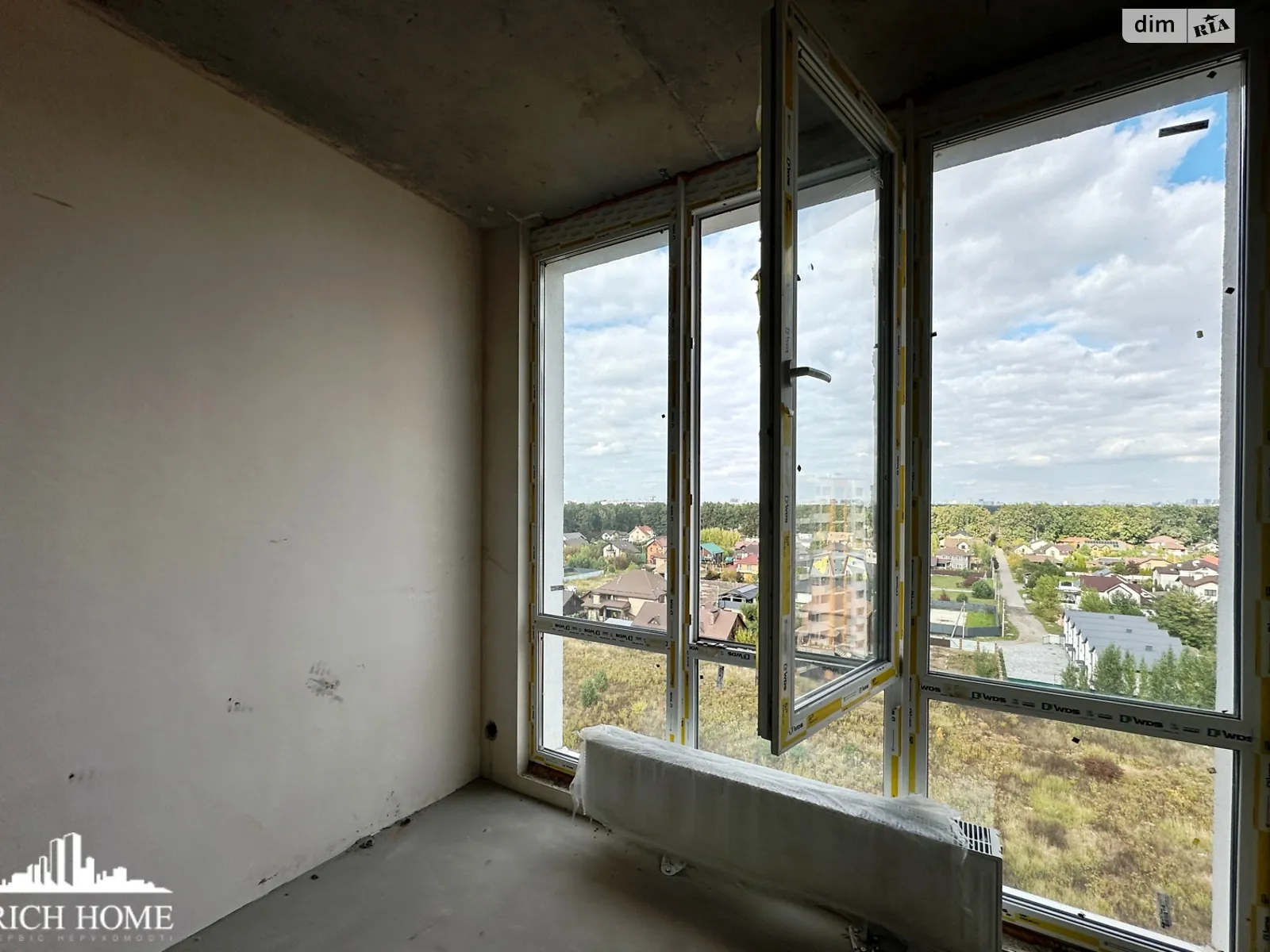 Продается 4-комнатная квартира 111.6 кв. м в Крюковщине, ул. Одесская, 25Б - фото 1