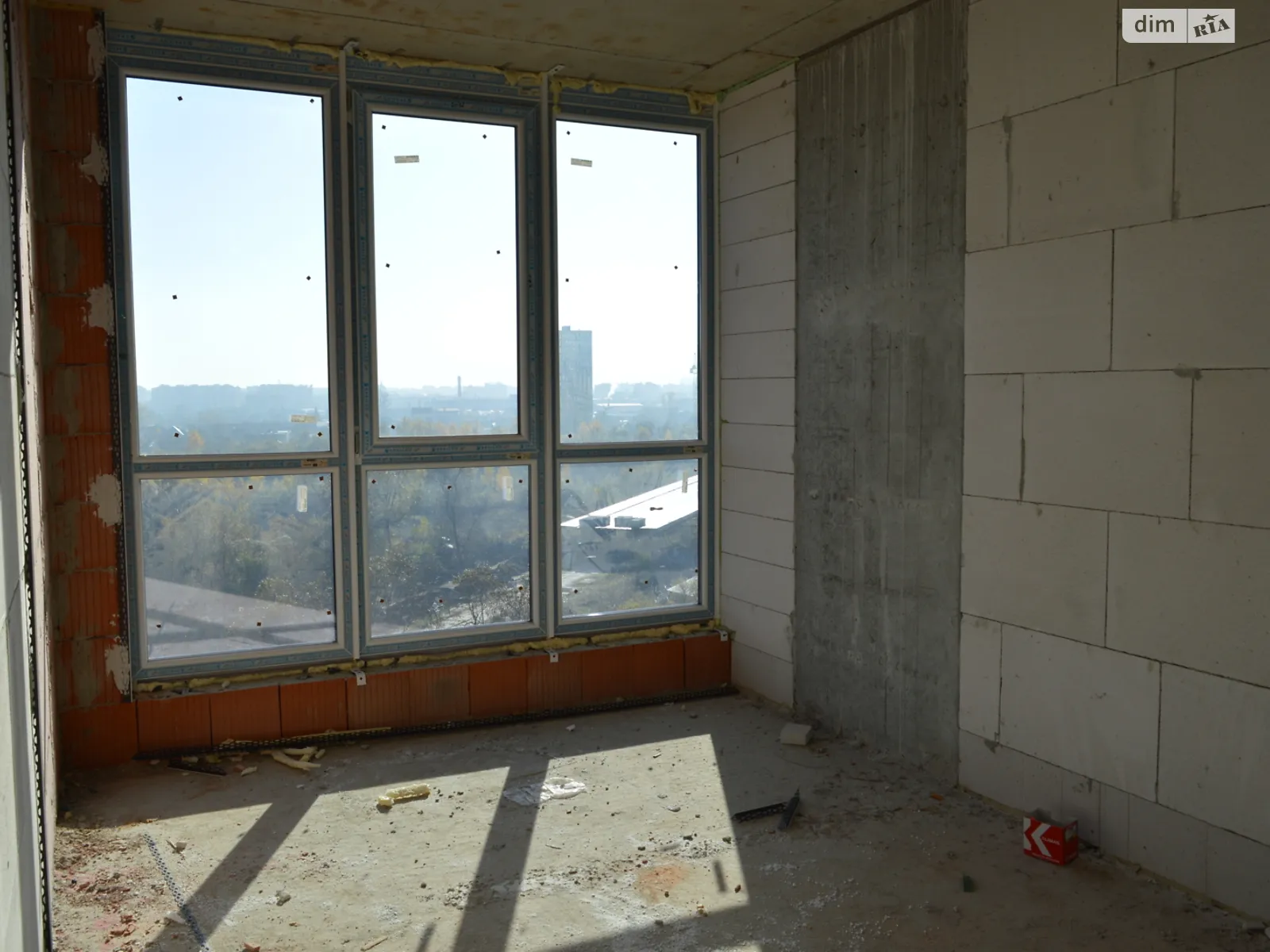 Продается 1-комнатная квартира 43 кв. м в Ивано-Франковске, ул. Химиков, 28 - фото 1