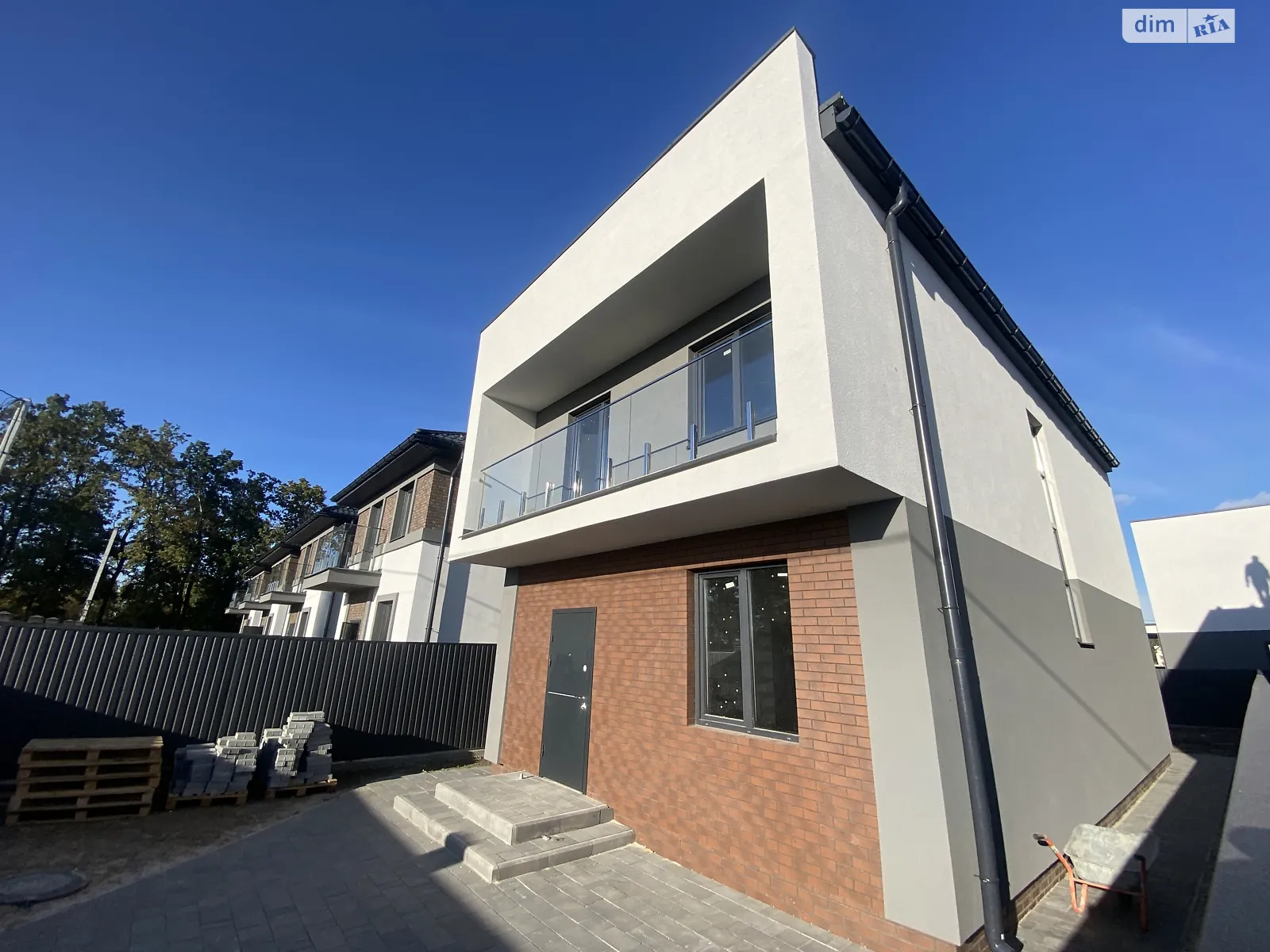 Продается дом на 2 этажа 135 кв. м с бассейном, цена: 120000 $ - фото 1