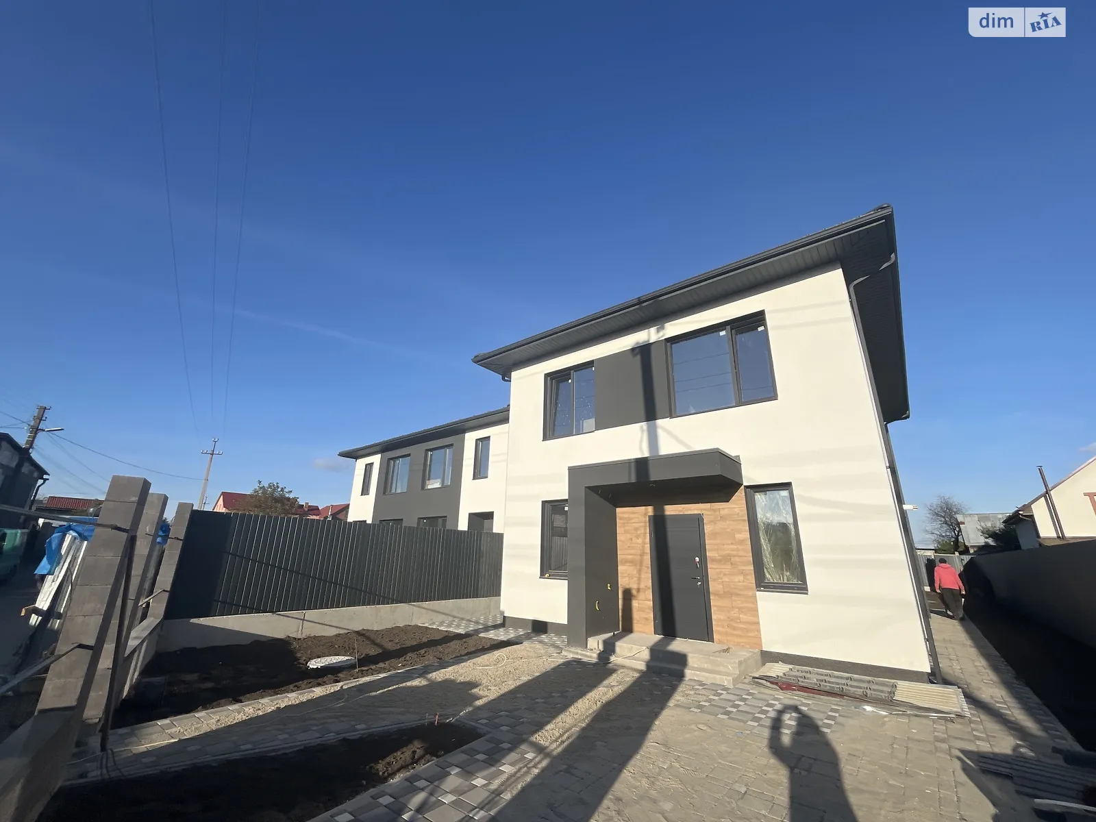 Продается дом на 2 этажа 133 кв. м с садом, цена: 165000 $ - фото 1
