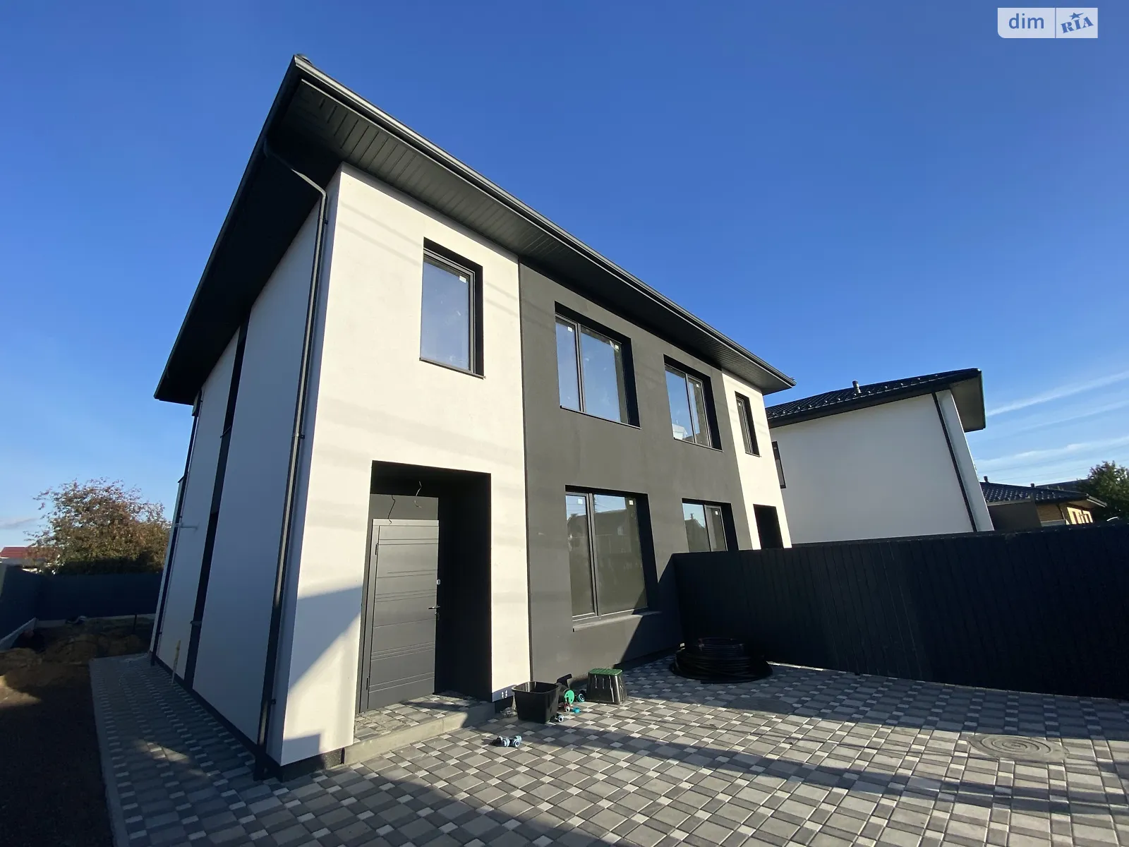 Продается дом на 2 этажа 100 кв. м с балконом, цена: 115000 $ - фото 1