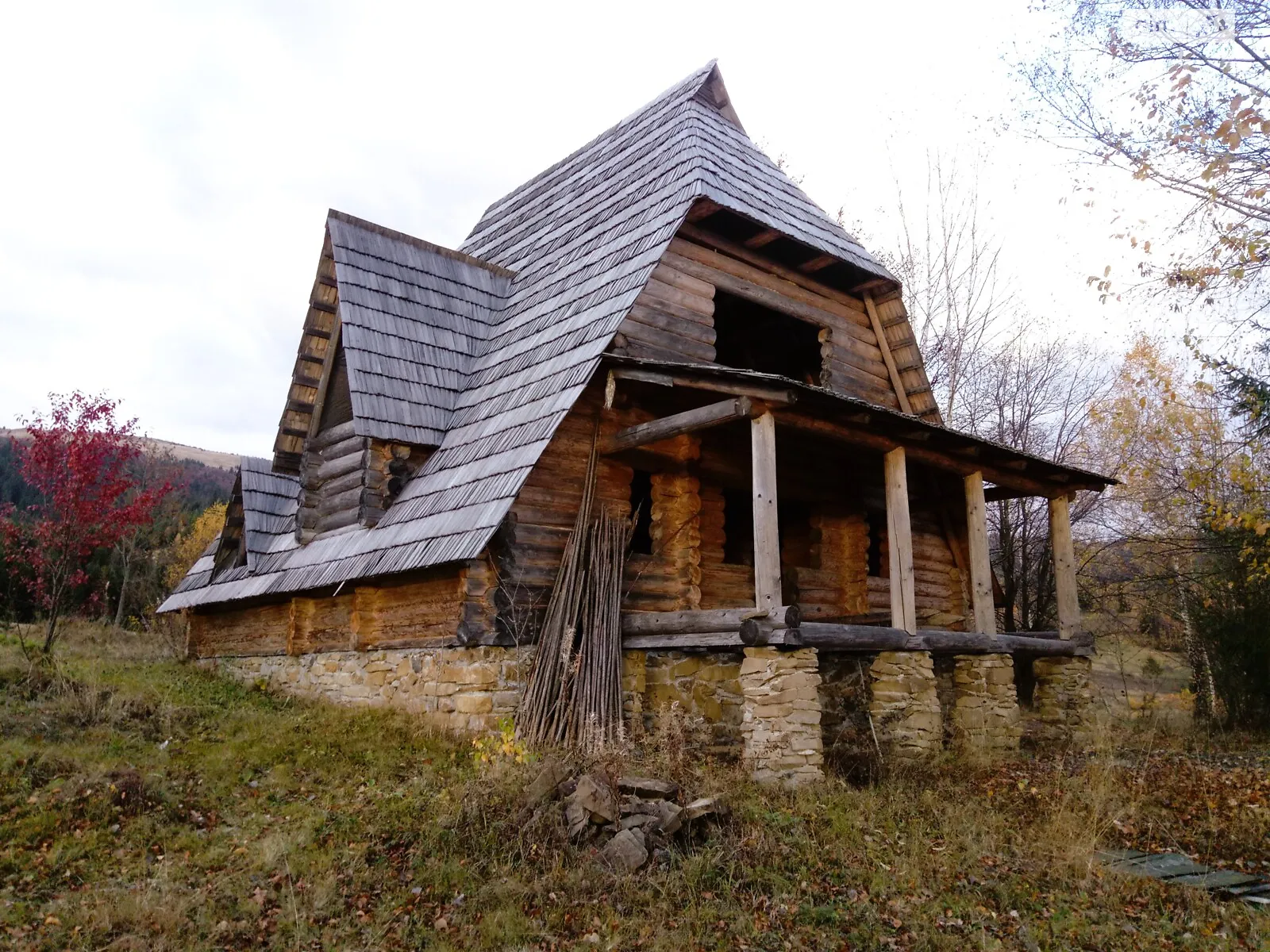 Продается дом на 2 этажа 93 кв. м с мансардой, цена: 15000 € - фото 1