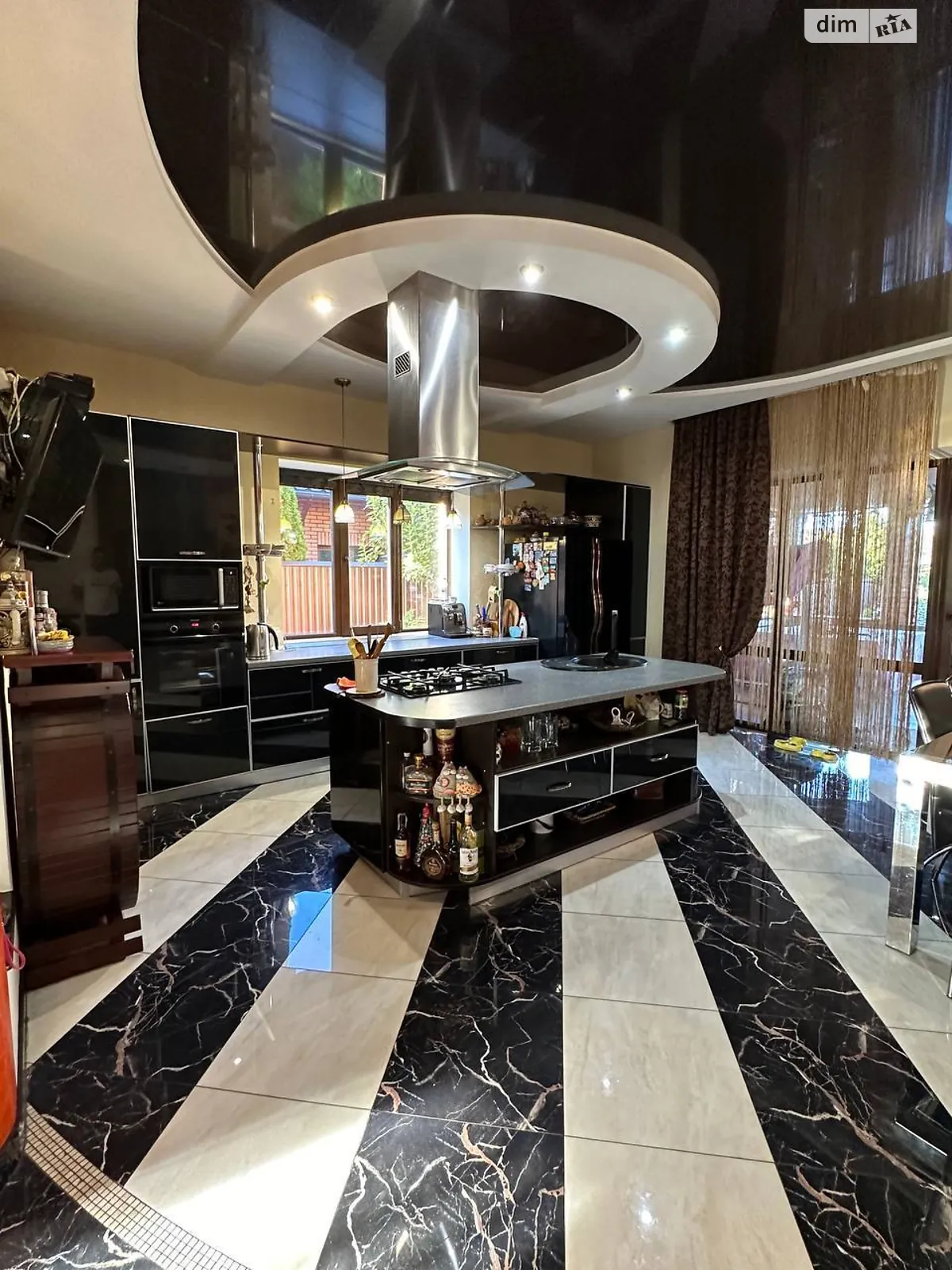 Продается дом на 2 этажа 220 кв. м с балконом, цена: 460000 $ - фото 1