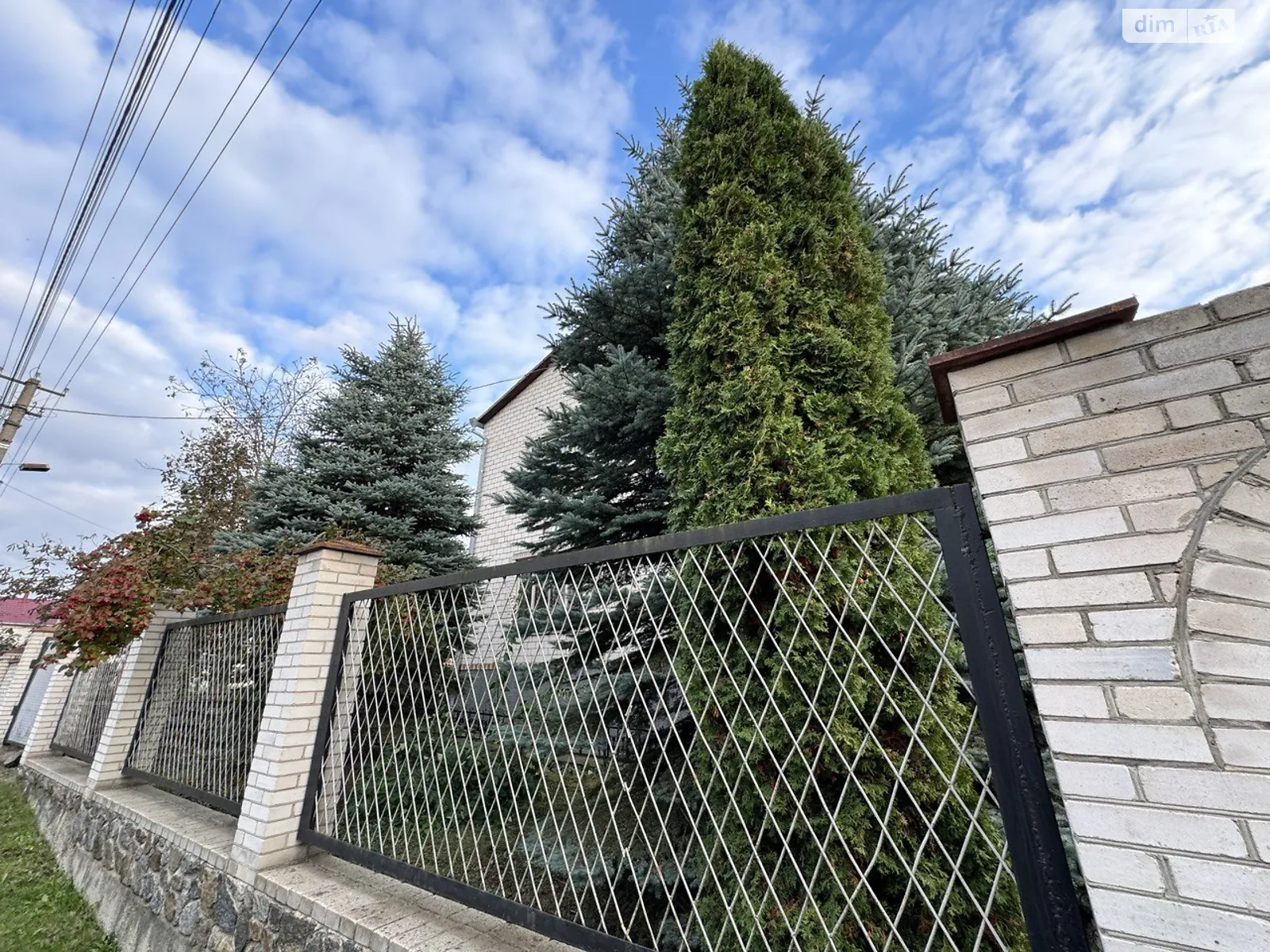 Продается дом на 2 этажа 437.5 кв. м с беседкой, цена: 100000 $ - фото 1