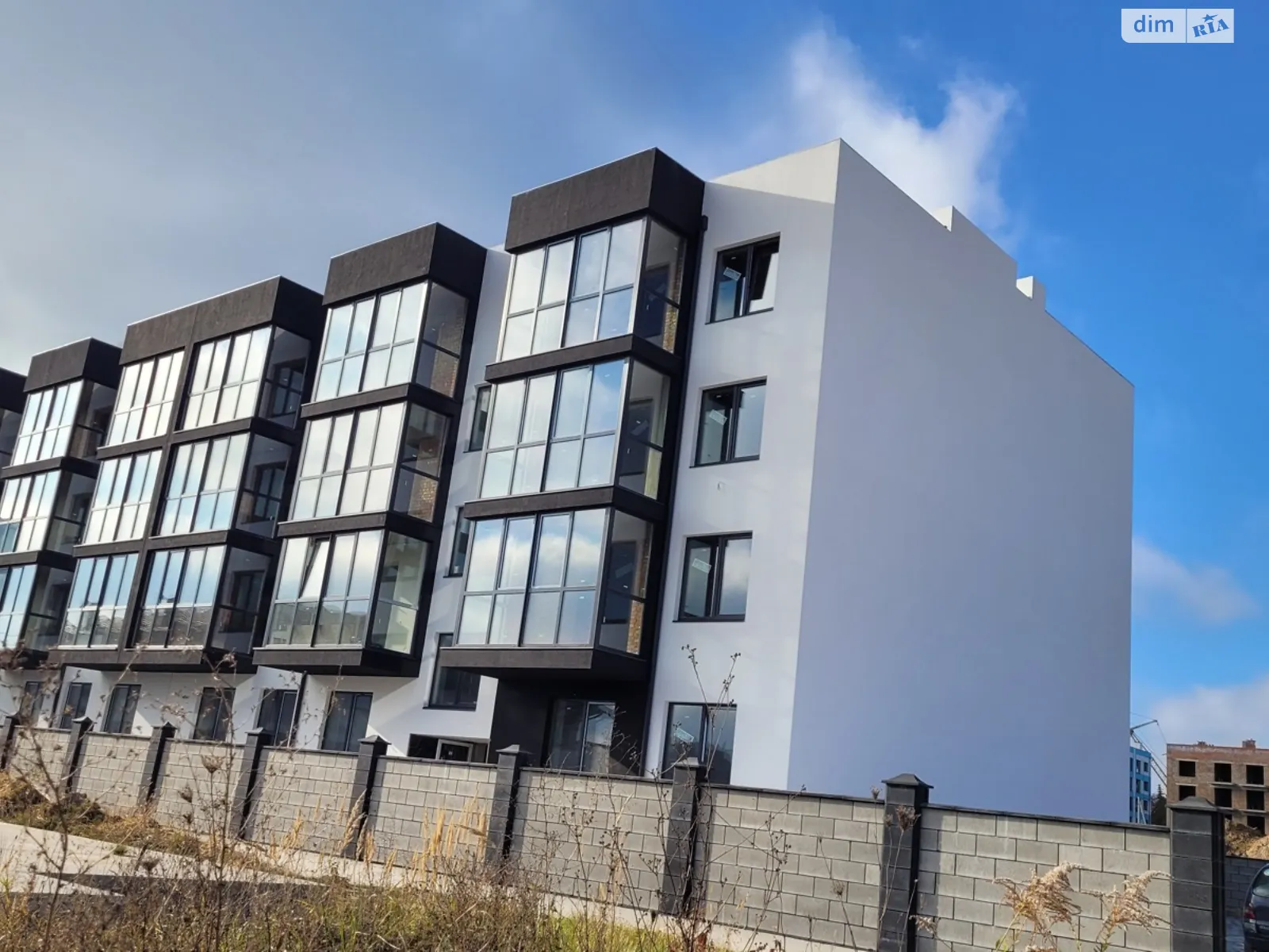 Продается 2-комнатная квартира 64.1 кв. м в Ровно, ул. Слава Победителям - фото 1
