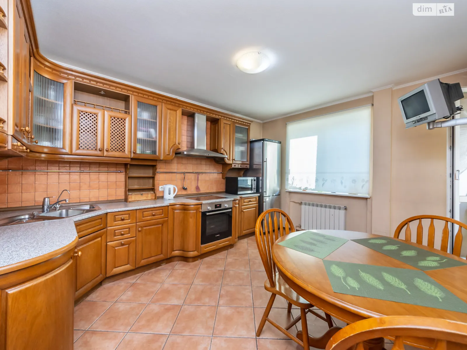 Продается 3-комнатная квартира 101 кв. м в Киеве, ул. Анны Ахматовой, 3 - фото 1