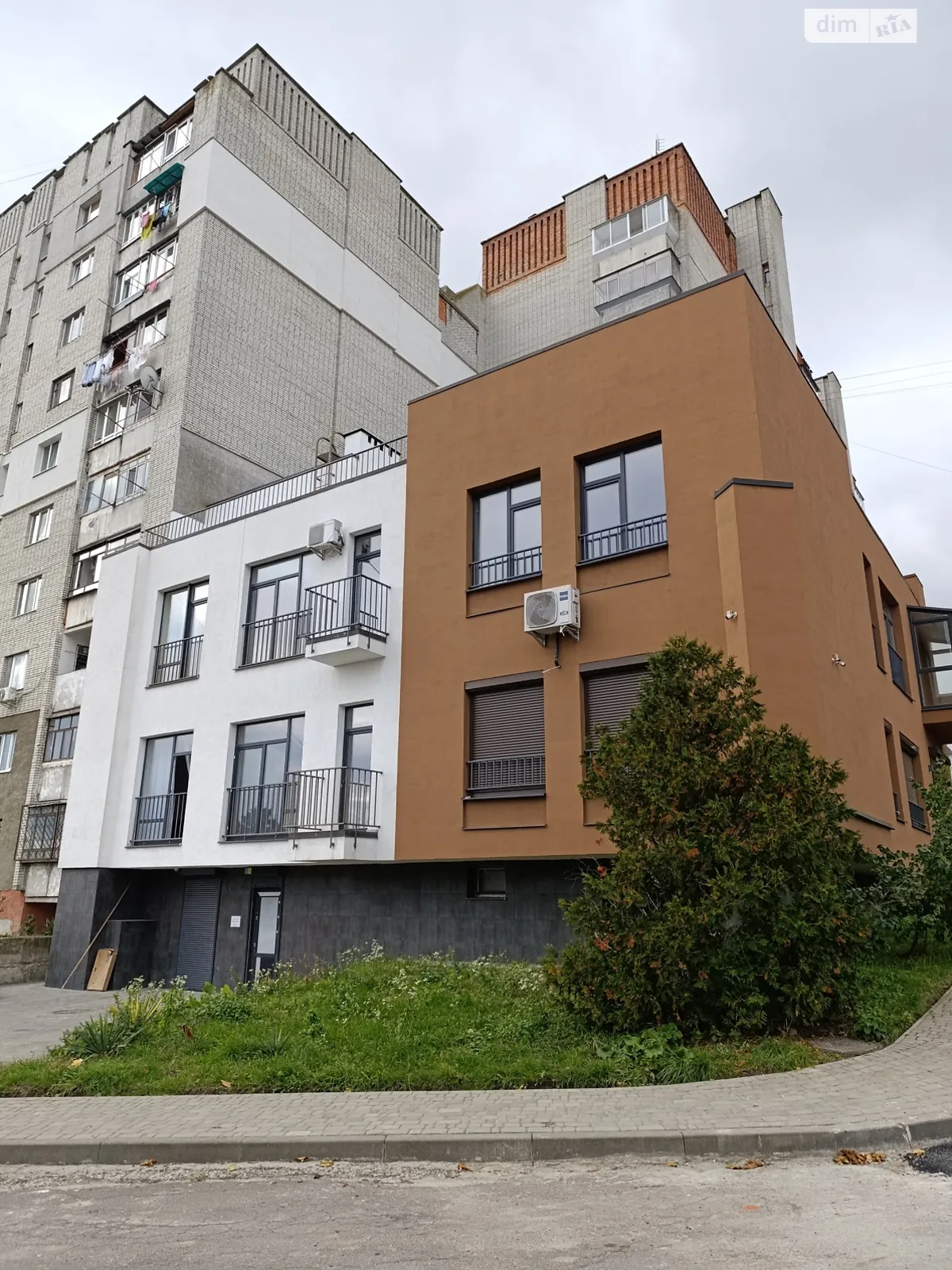 Продається 3-кімнатна квартира 205 кв. м у Львові, вул. Китайська, 14 - фото 1
