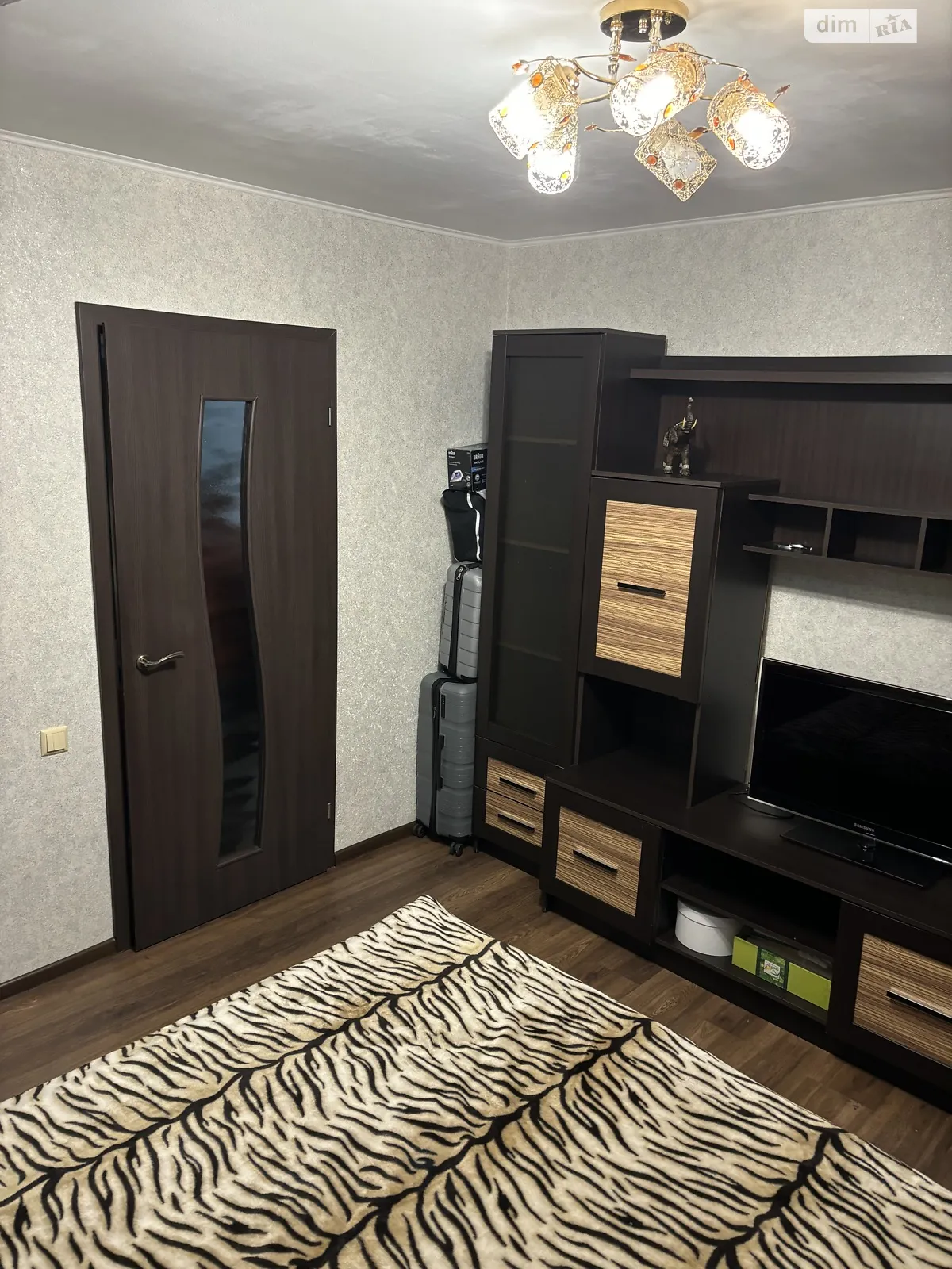 Продається 2-кімнатна квартира 52 кв. м у Великодолинському, вул. Одеська - фото 1