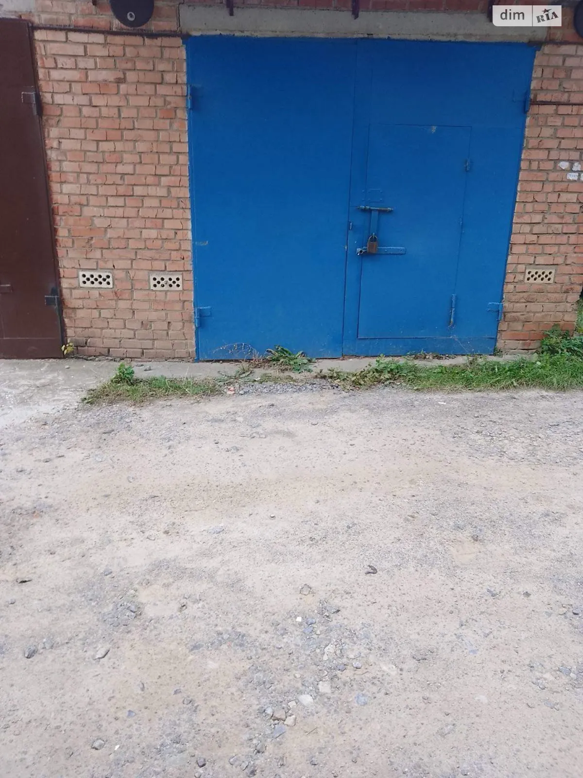 Продается место в гаражном кооперативе под легковое авто на 24 кв. м, цена: 8500 $ - фото 1