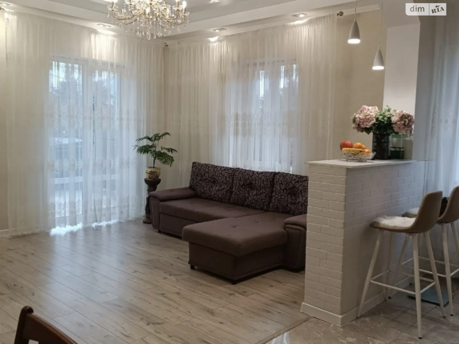 Продается дом на 2 этажа 217.4 кв. м с бассейном, цена: 150000 $ - фото 1