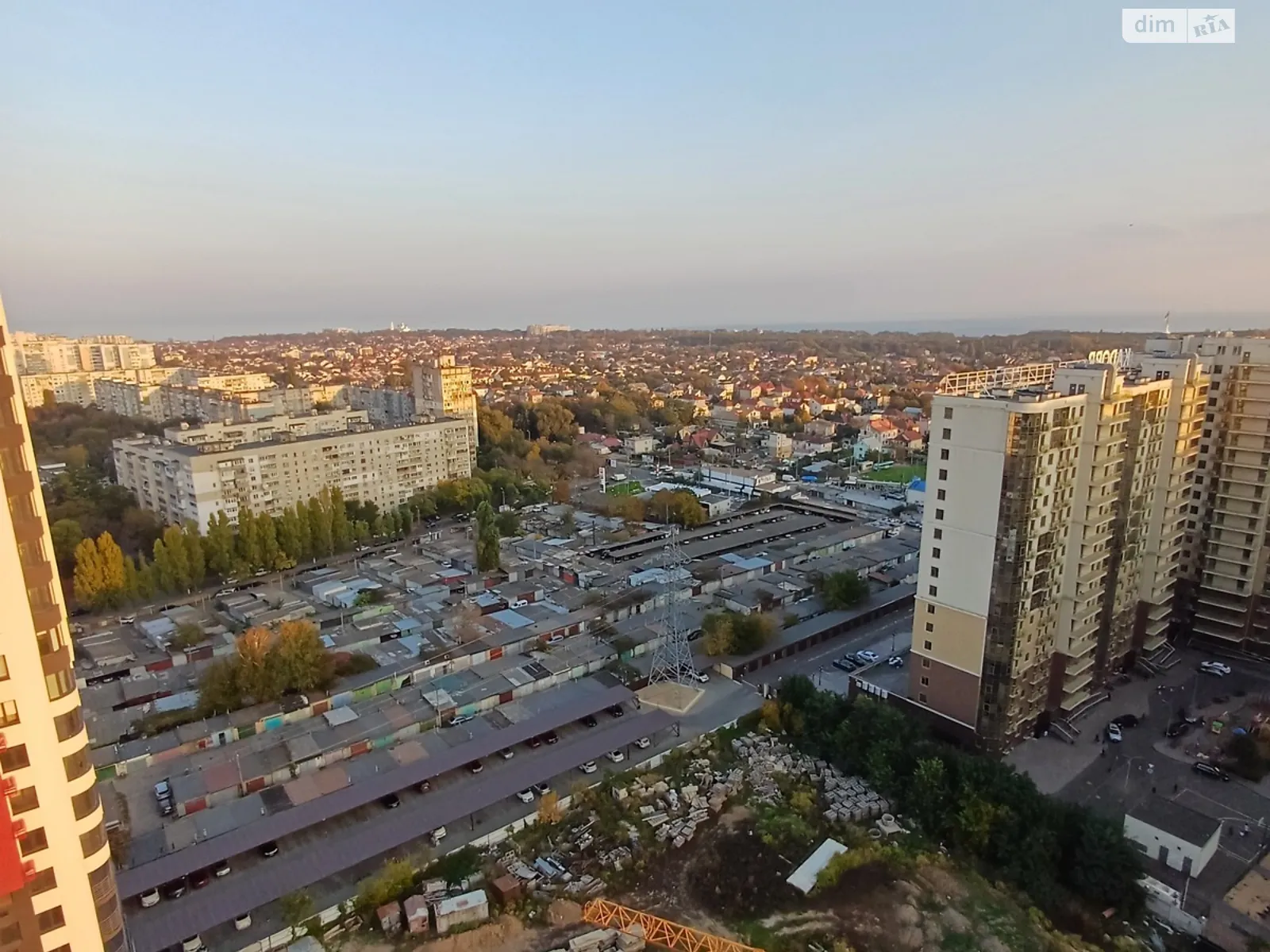 Продается 2-комнатная квартира 70 кв. м в Одессе, ул. Спортивная, 3/1 - фото 1