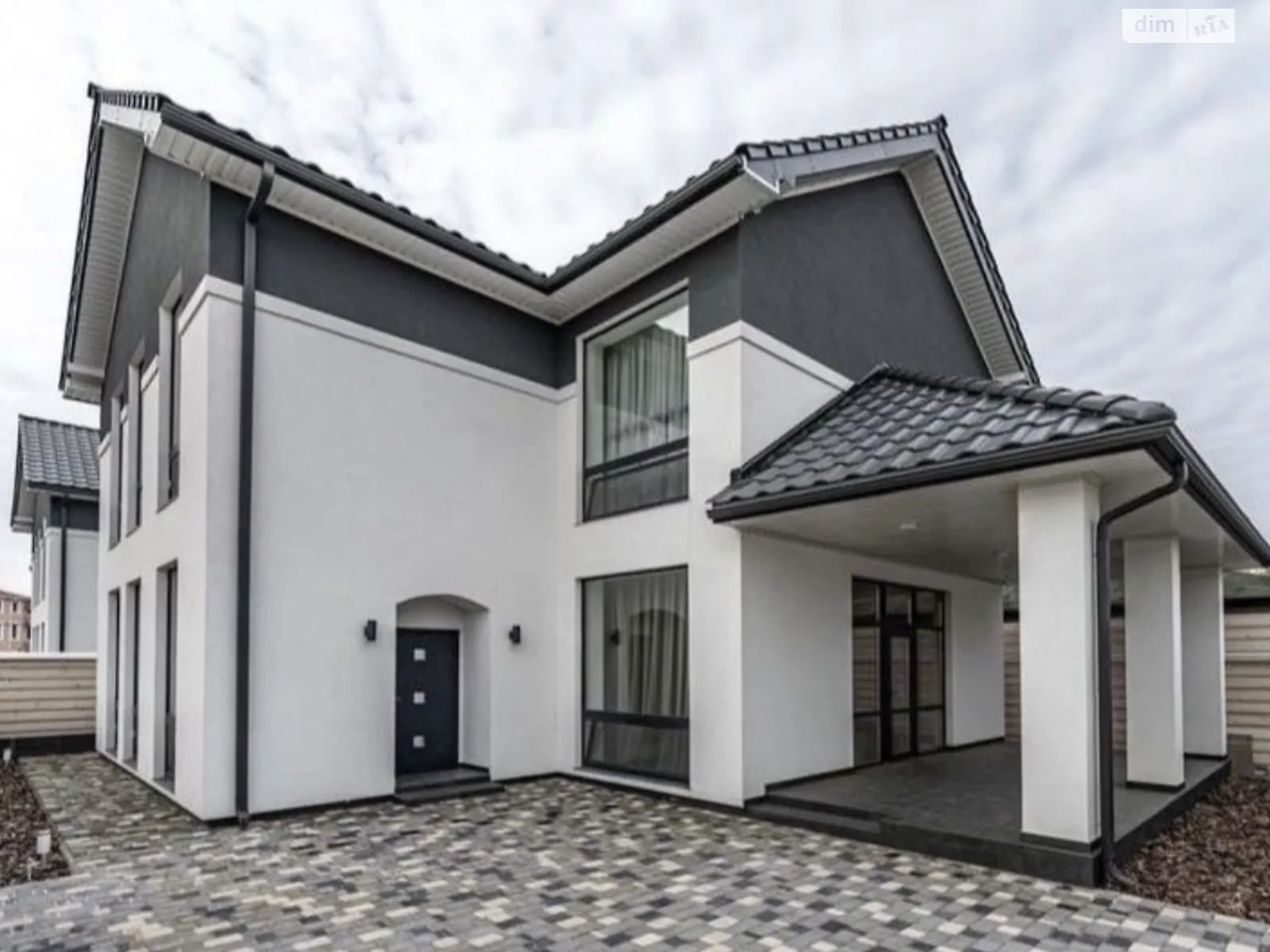 Продається будинок 2 поверховий 210 кв. м с басейном, цена: 370000 $ - фото 1