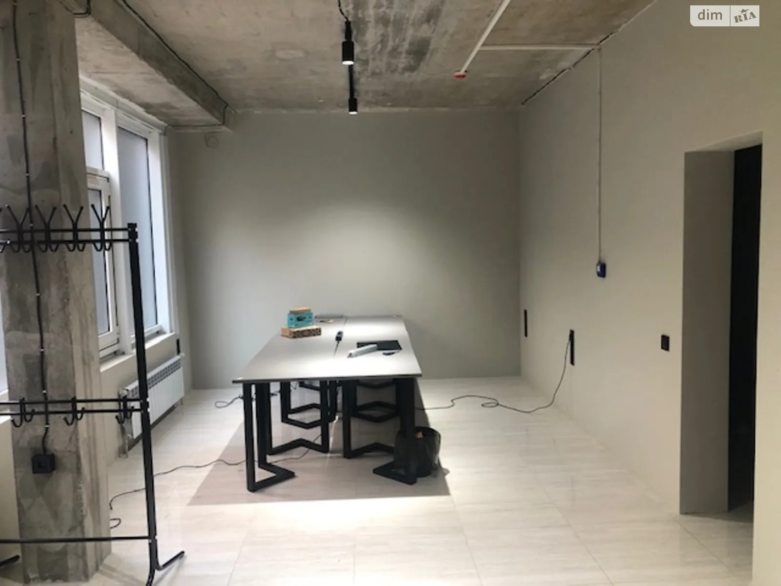 Продается офис 62 кв. м в бизнес-центре, цена: 105000 $ - фото 1