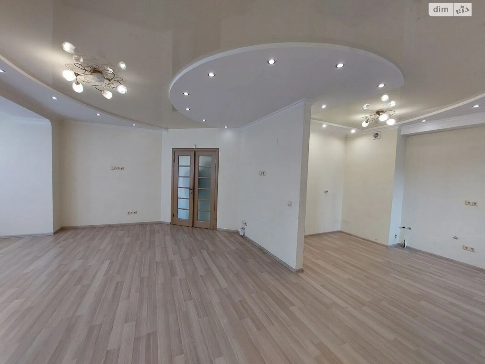 Сдается в аренду офис 101 кв. м в бизнес-центре, цена: 700 $ - фото 1