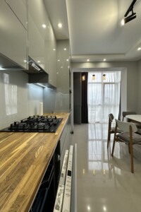 Продаж квартири, Івано-Франківськ, р‑н. Центр, Шкільна вулиця, буд. 5