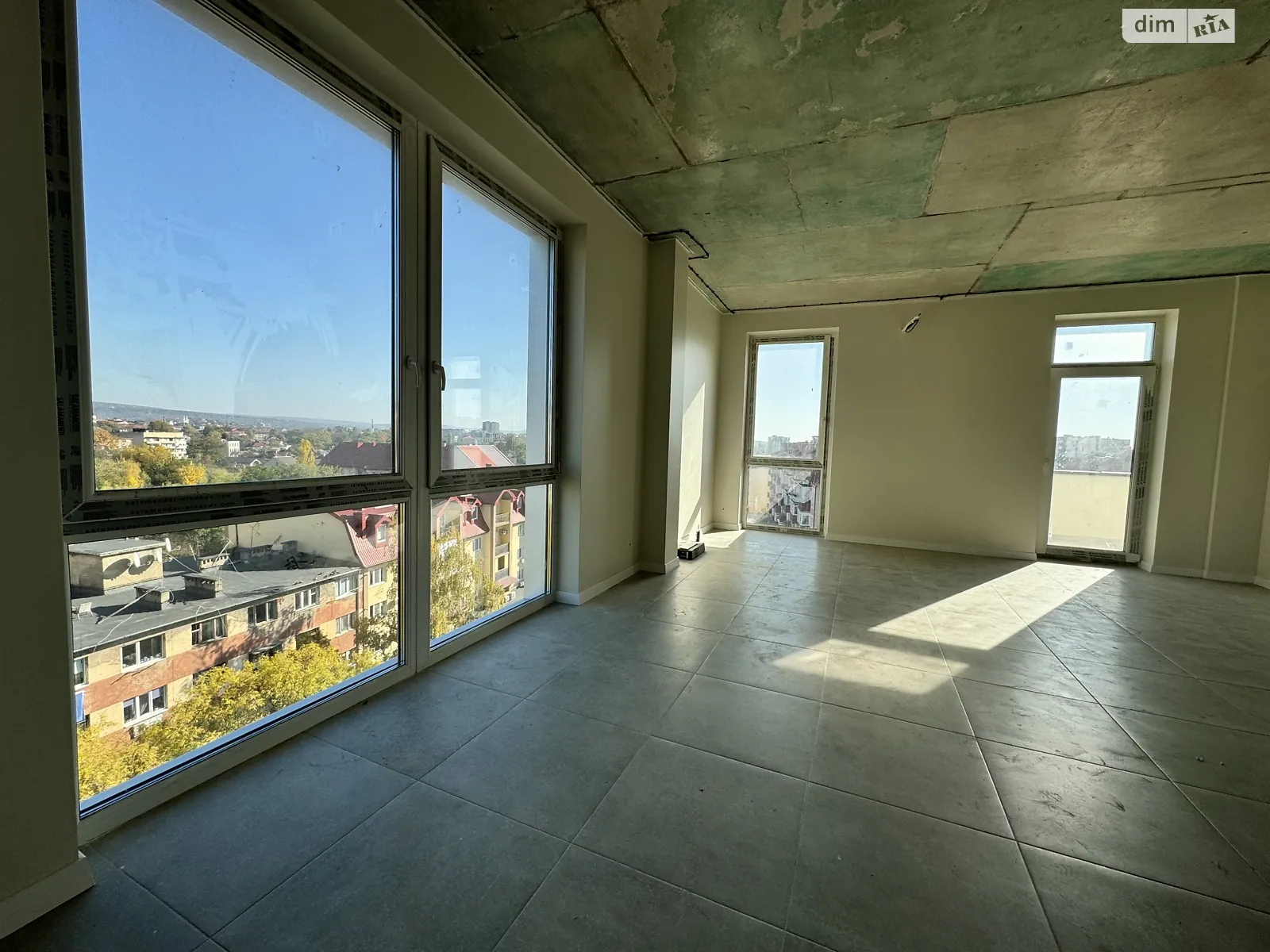 Продається 1-кімнатна квартира 75.5 кв. м у Ужгороді, цена: 83050 $ - фото 1