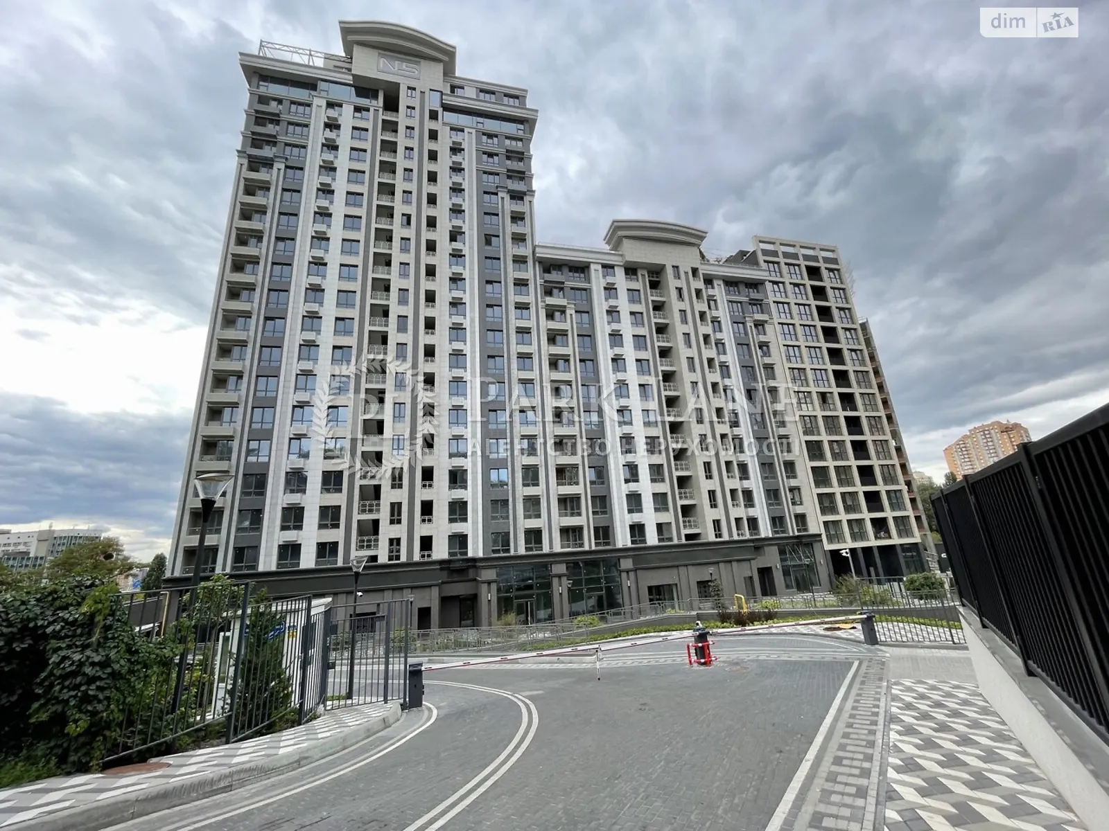 Продается подземный паркинг универсальный на 13.8 кв. м, цена: 30000 $ - фото 1