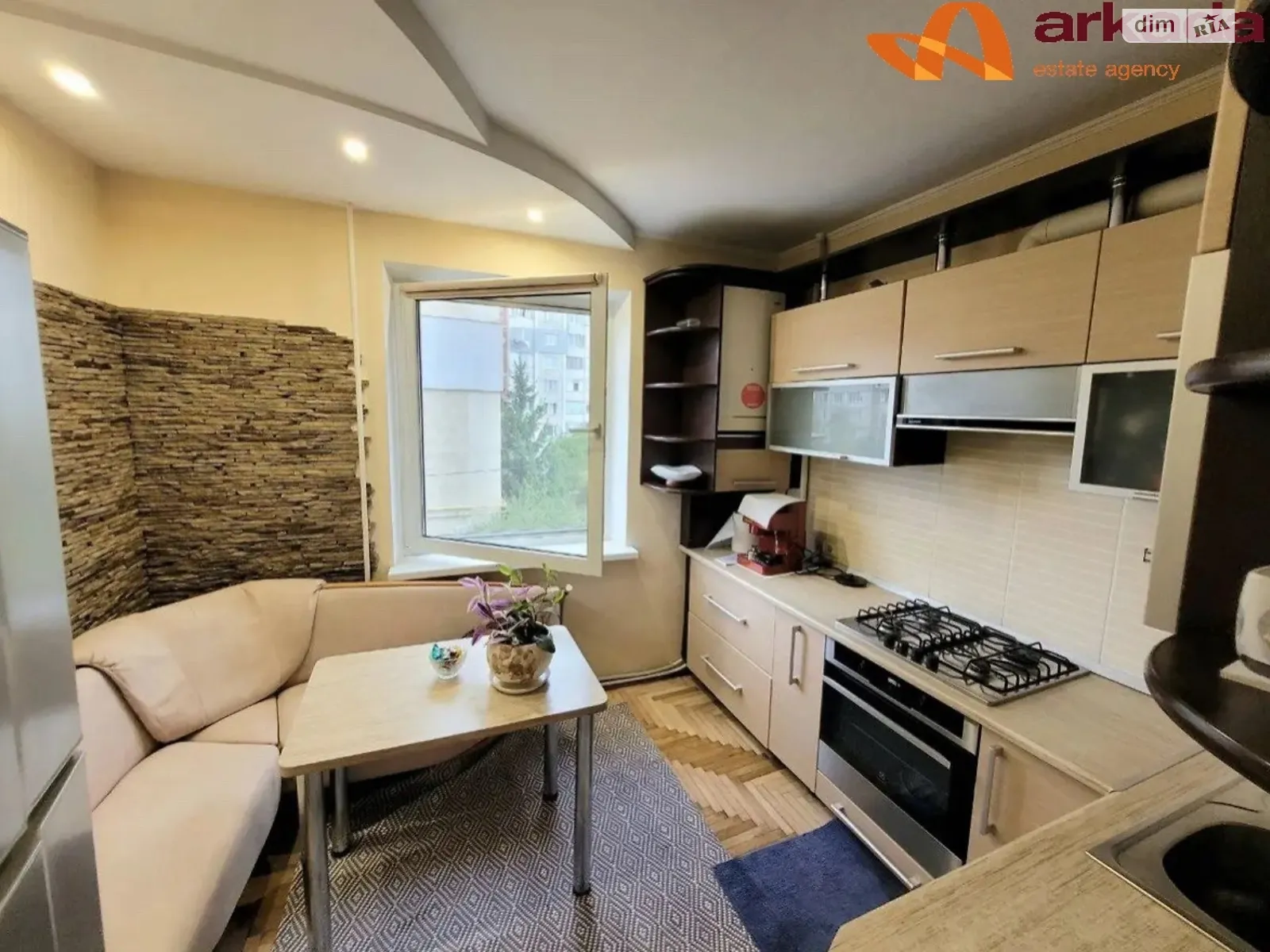 Продается 3-комнатная квартира 70.7 кв. м в Ивано-Франковске, ул. 24 Августа - фото 1
