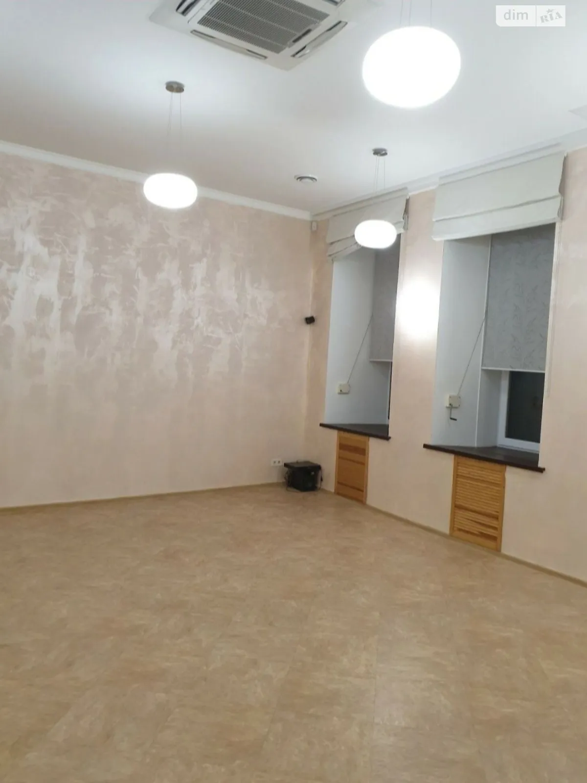 Сдается в аренду помещения свободного назначения 69 кв. м в 4-этажном здании, цена: 25000 грн - фото 1