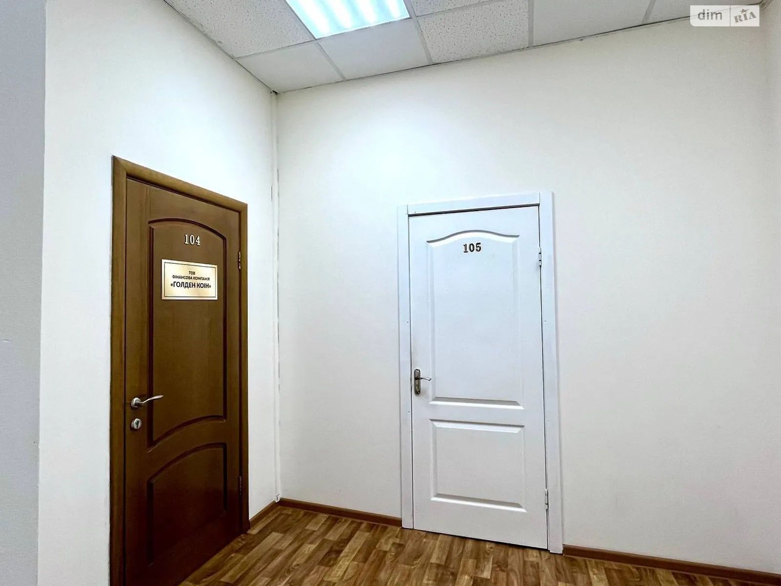 Сдается в аренду офис 57 кв. м в бизнес-центре, цена: 25650 грн - фото 1