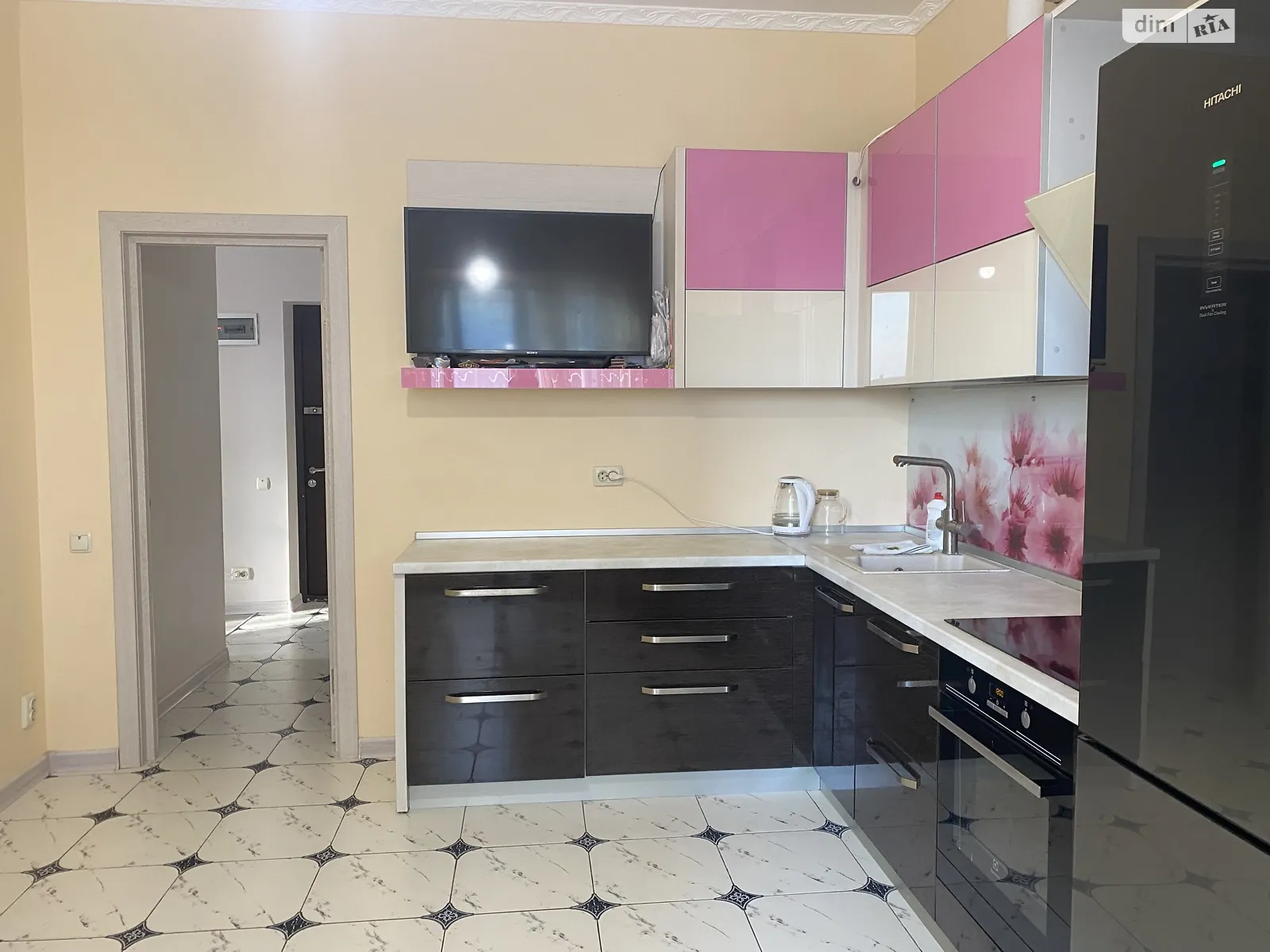 Продается 2-комнатная квартира 78.4 кв. м в Черноморске, ул. Радостная - фото 1