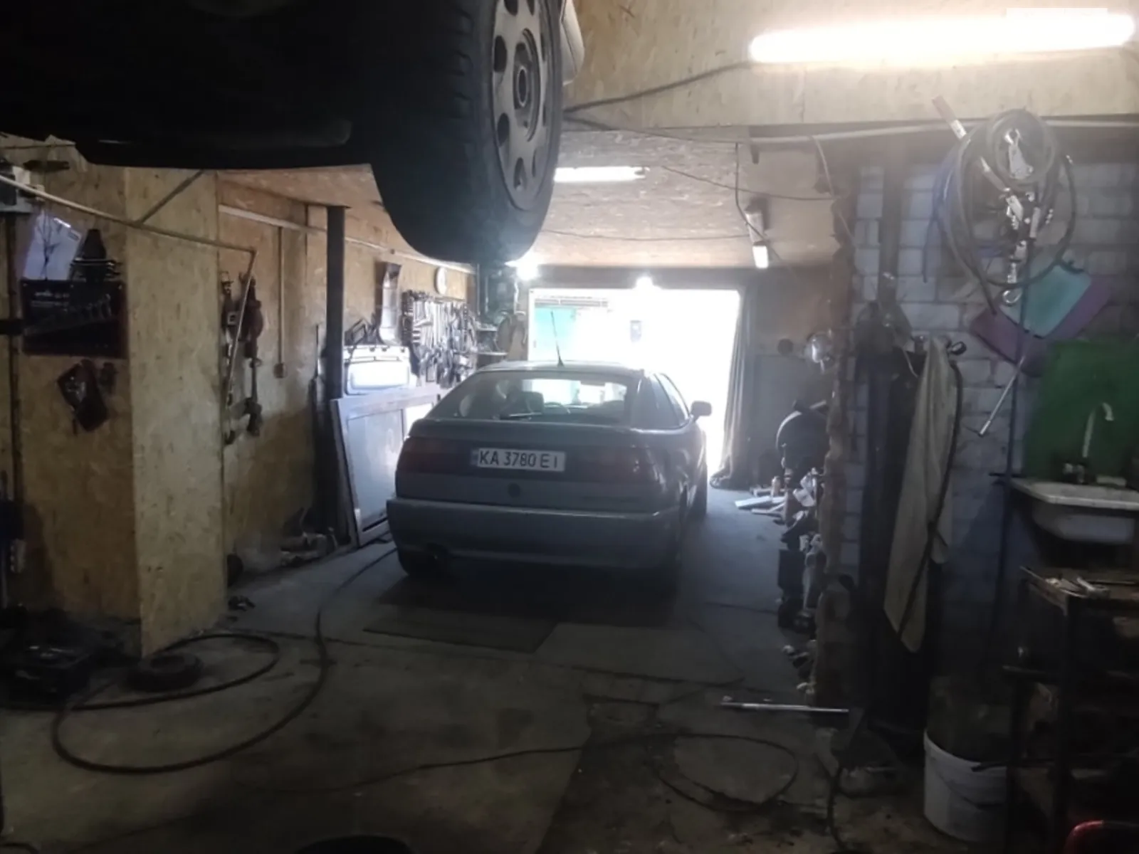 Продается отдельно стоящий гараж под легковое авто на 100 кв. м, цена: 33000 $ - фото 1