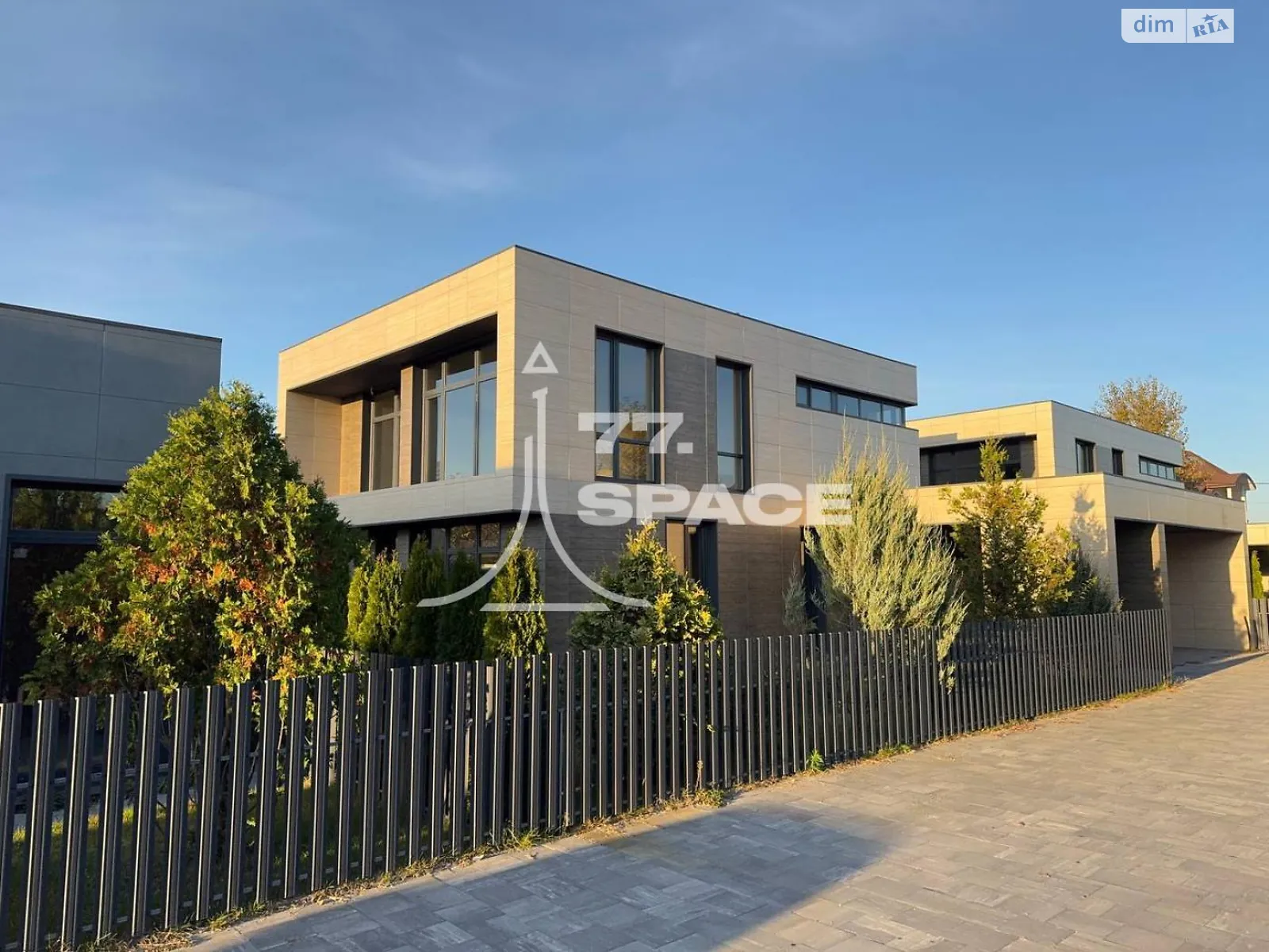 Продается дом на 2 этажа 150 кв. м с верандой, цена: 220000 $ - фото 1
