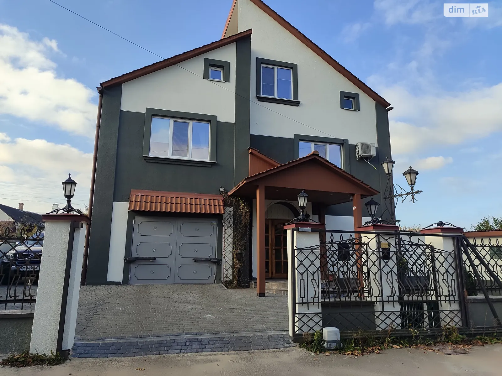 Продається будинок 3 поверховий 260 кв. м з садом, цена: 190000 $ - фото 1
