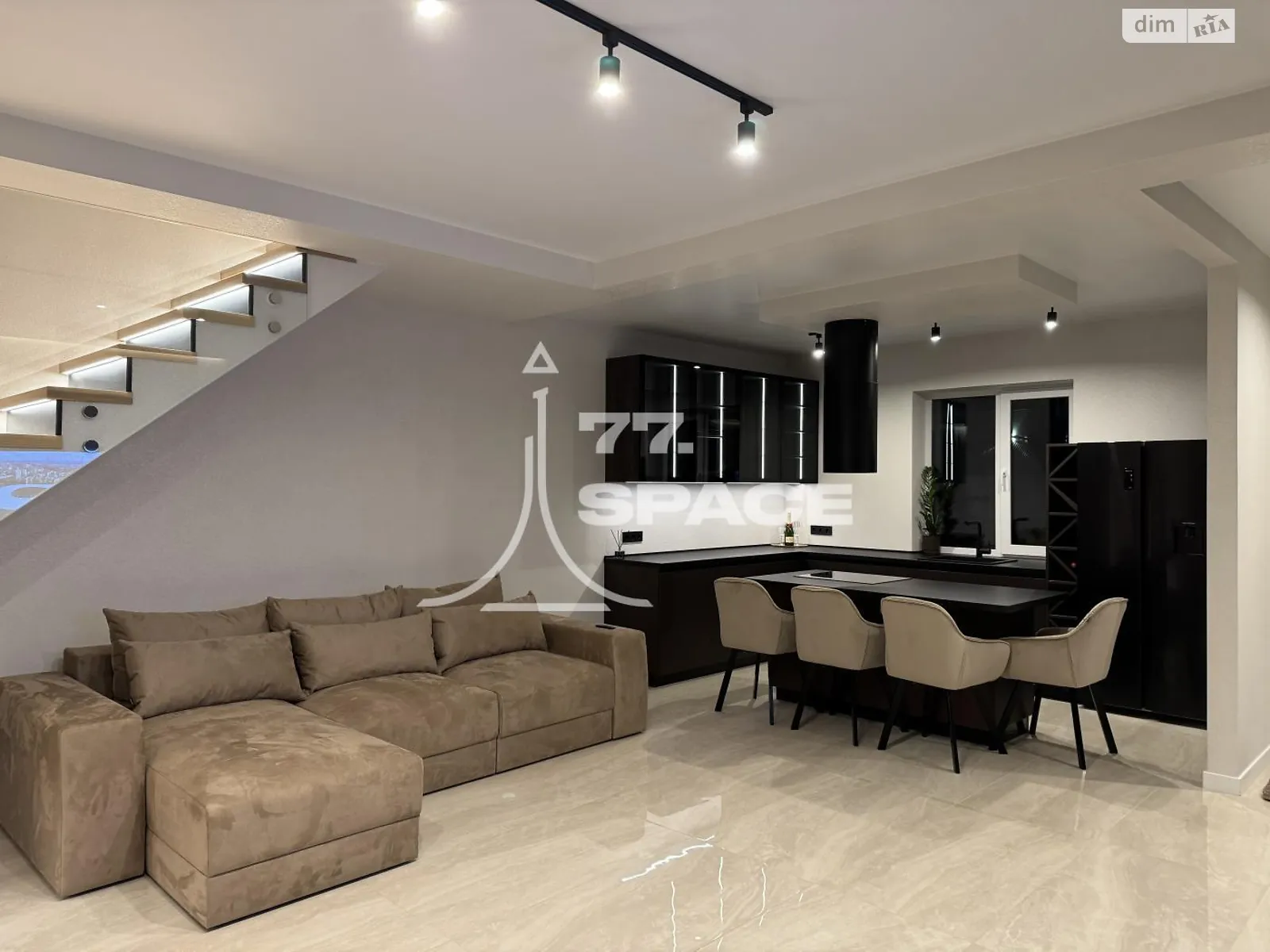 Продается дом на 2 этажа 130 кв. м с подвалом, цена: 219000 $ - фото 1