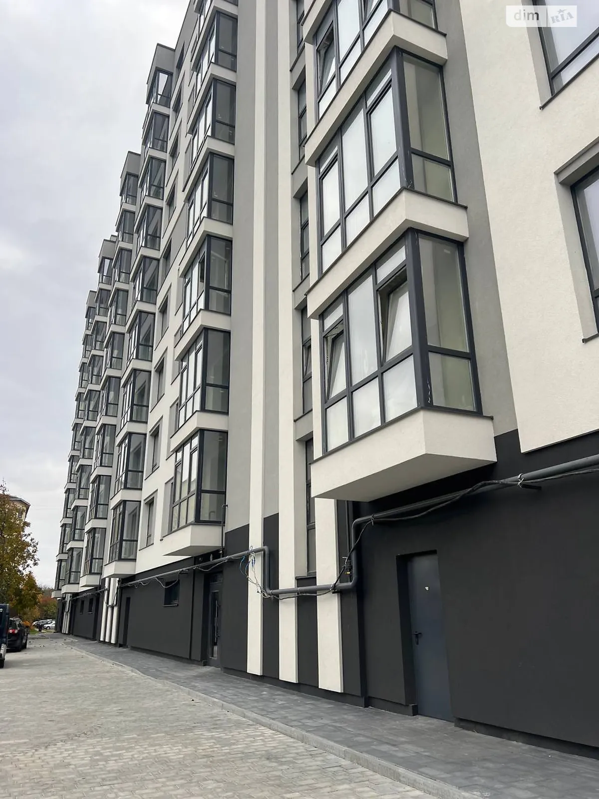 Продается 1-комнатная квартира 68 кв. м в Ивано-Франковске, ул. Молодежная, 148 - фото 1