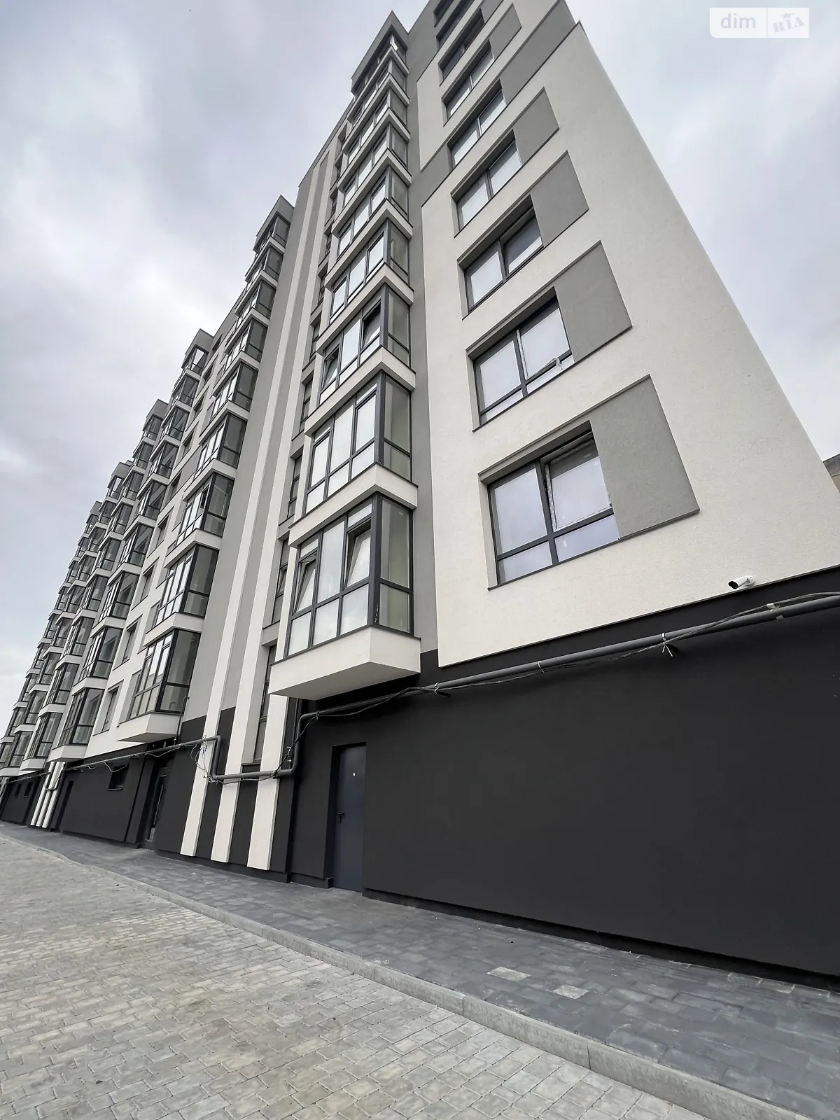 Продается 2-комнатная квартира 68.8 кв. м в Ивано-Франковске, ул. Молодежная, 148 - фото 1