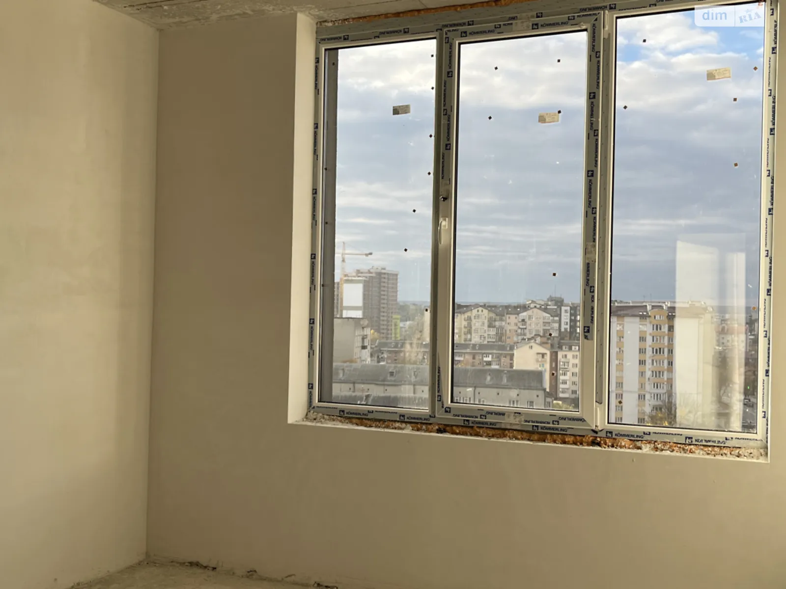 Продается 2-комнатная квартира 74 кв. м в Ивано-Франковске, ул. Микитинецкая, 2А - фото 1
